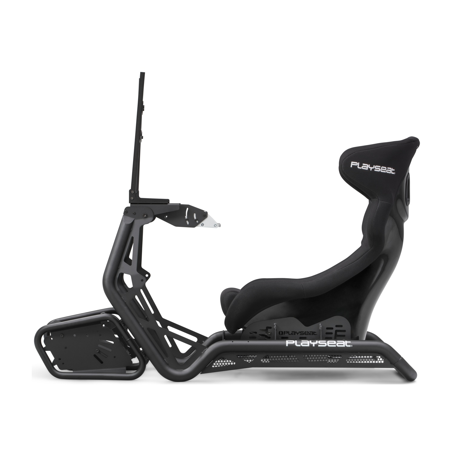 Sedia nera per simulatore di corse Playseat. Ha un sedile, uno schienale e un telaio per sostenere un monitor e un volante.