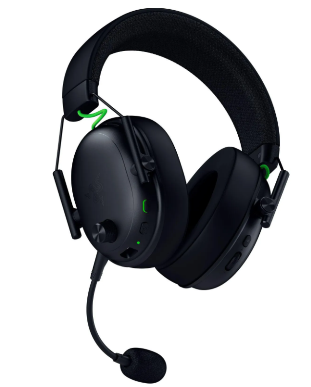 Schwarzes Razer-Gaming-Headset mit Mikrofon. Es hat ein gepolstertes Kopfband und Ohrmuscheln. Grüne Akzente sind sichtbar.