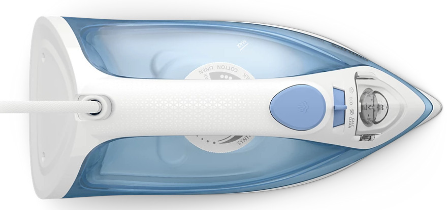 Widok z góry na niebiesko-białe żelazko. Ma biały przewód i niebieski przycisk. Płyta grzewcza jest jasnoniebieska.