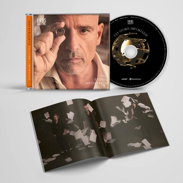 CD-Cover. Mann hält Ring. Albumcover zeigt Globus und fallende Papiere. Der Albumname lautet "Una Storia Importante".