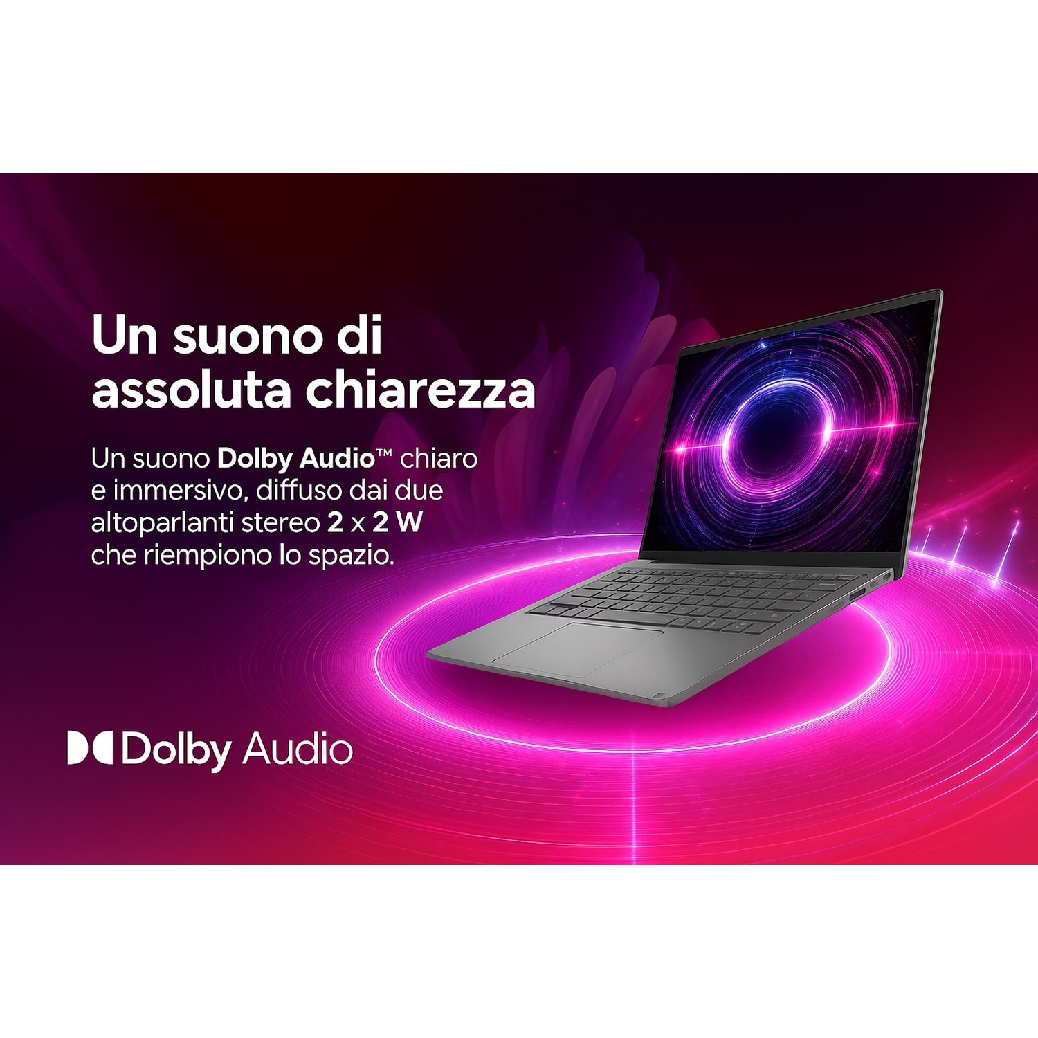 Un laptop con schermo luminoso su sfondo rosa. Testo: 'Un suono di assoluta chiarezza' e 'Dolby Audio'.