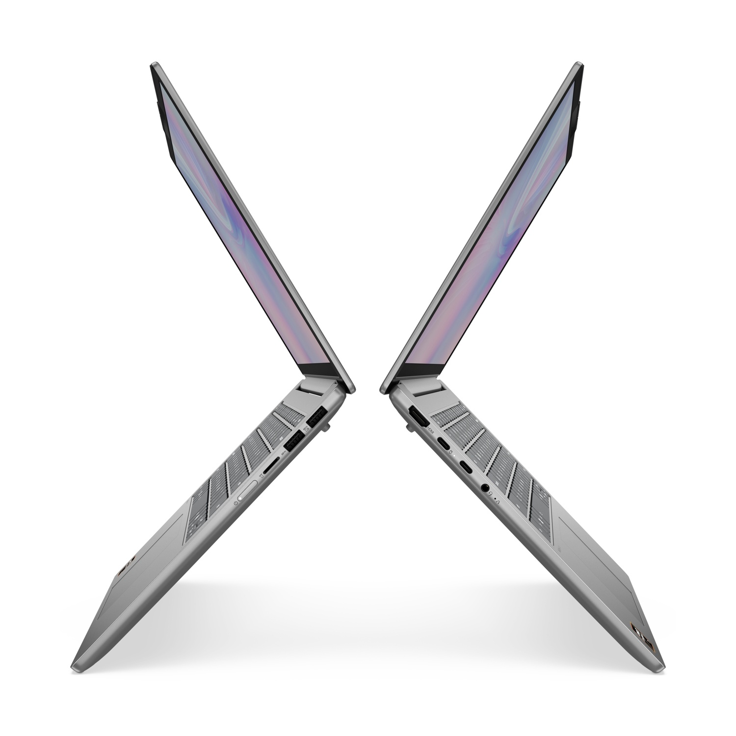 Due laptop grigi sono aperti, uno di fronte all'altro a forma di X su sfondo bianco. Gli schermi mostrano un display colorato.