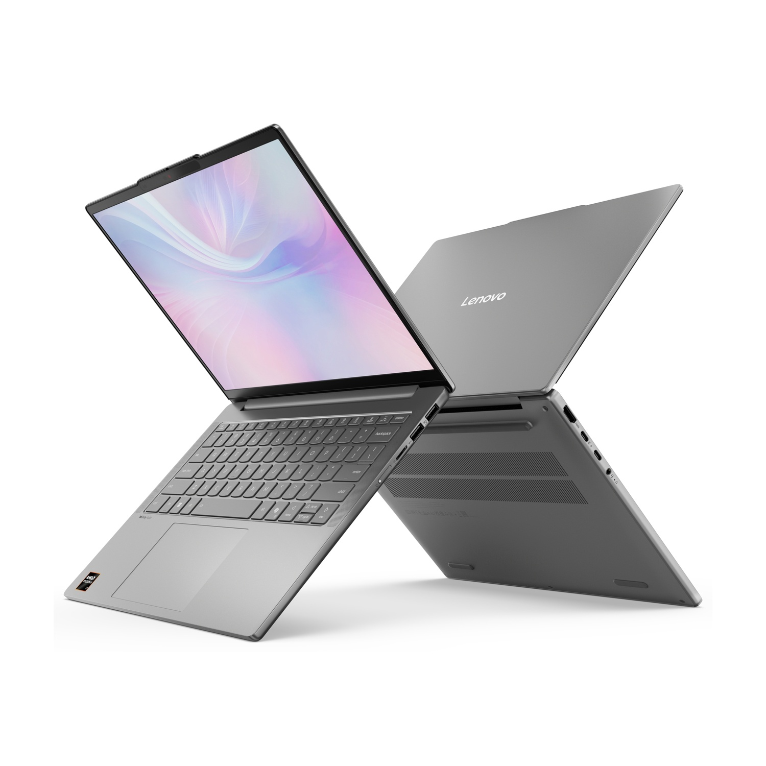 Due laptop Lenovo grigi aperti su sfondo bianco. Uno schermo mostra un'immagine colorata, l'altro il logo Lenovo.