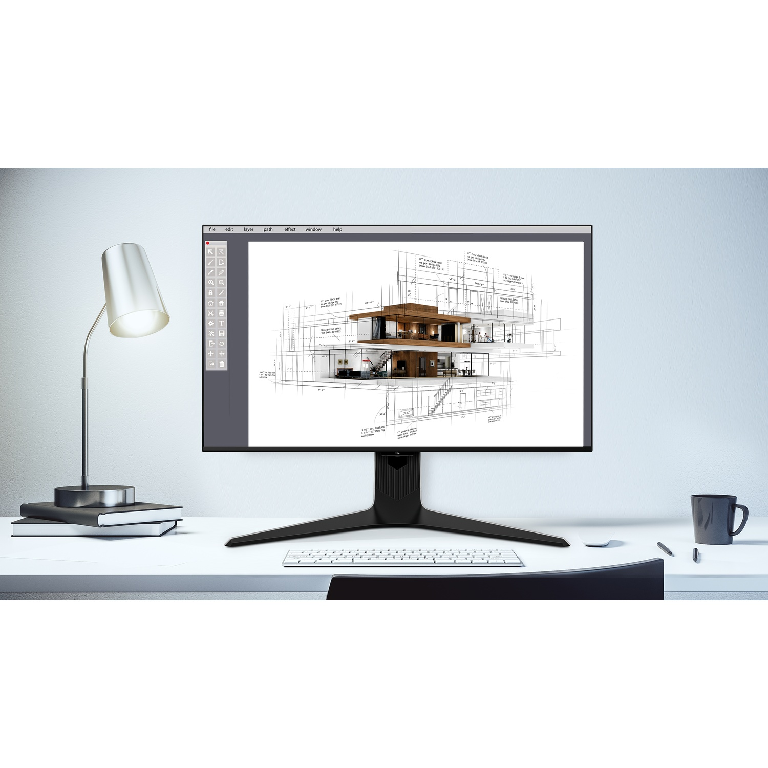 Un écran d'ordinateur affiche des plans d'architecte. Il est sur un bureau blanc avec une lampe, des livres, un clavier et un mug.