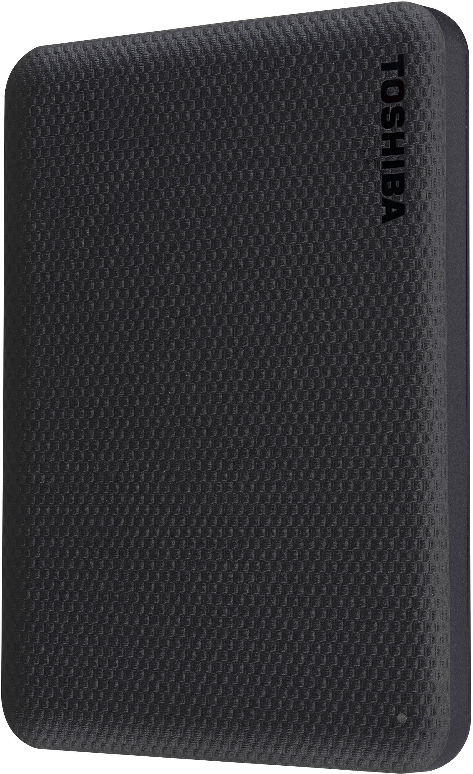 Un disque dur externe noir Toshiba, avec une surface texturée. Le logo Toshiba est imprimé verticalement.