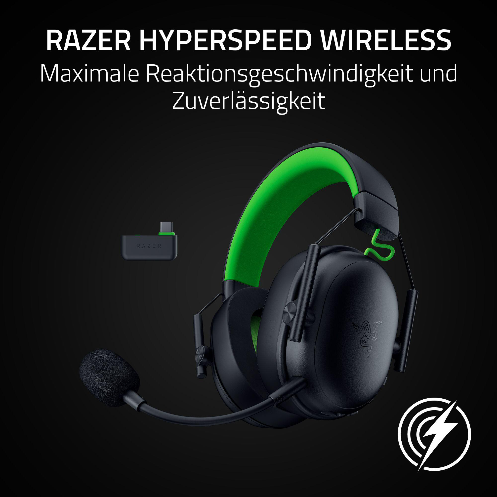 Schwarzes Razer-Funk-Headset mit grünen Akzenten, Mikrofon und kleinem Empfänger. Text oben: Razer Hyperspeed Wireless.