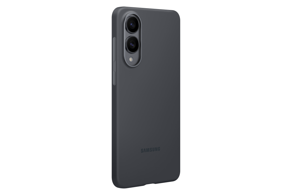 Egy sötétszürke Samsung telefontok. A tok három lencsével rendelkezik, és a Samsung logója látható. A háttér fekete.