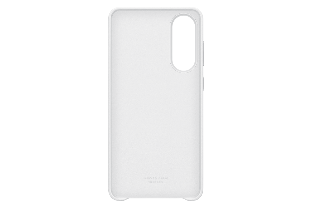 Fehér Samsung telefontok. A tokon kamera- és gombnyílások vannak. Fekete háttér előtt látható.