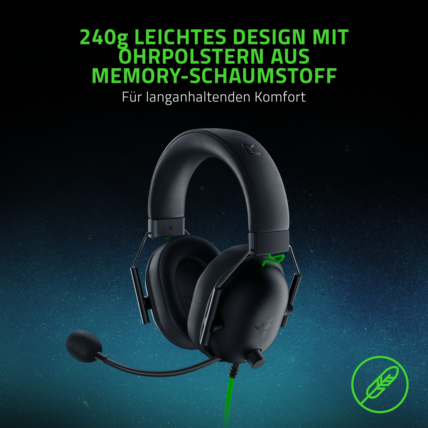 Schwarzes Headset mit Mikrofon. Grüne Akzente auf dunklem blauem Hintergrund. Text: Leichtes Design, Ohrpolstern aus Memory-Schaumstoff.