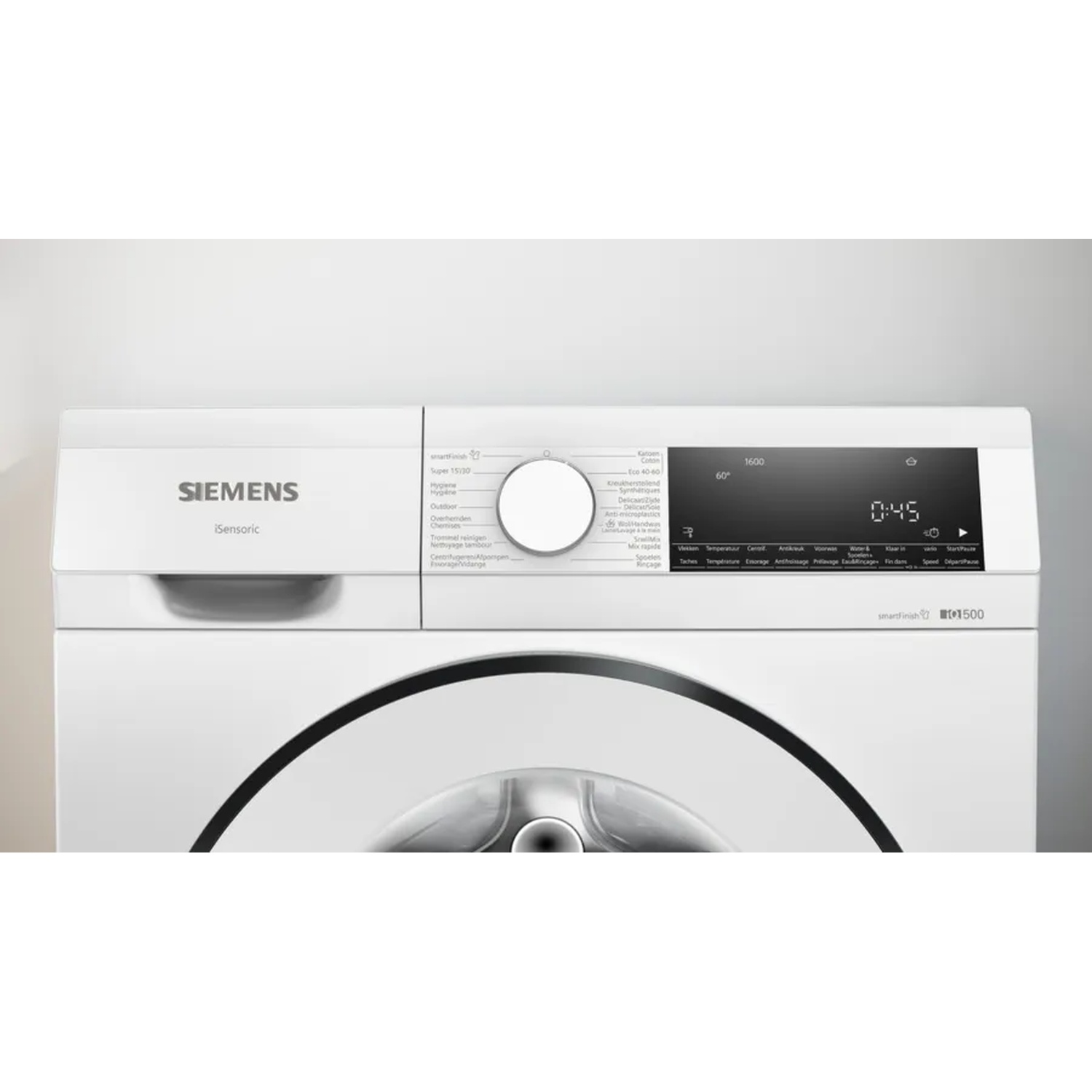Un lave-linge Siemens blanc avec un panneau de commande et un affichage numérique indiquant 0:45. La machine a une porte noire et incurvée.