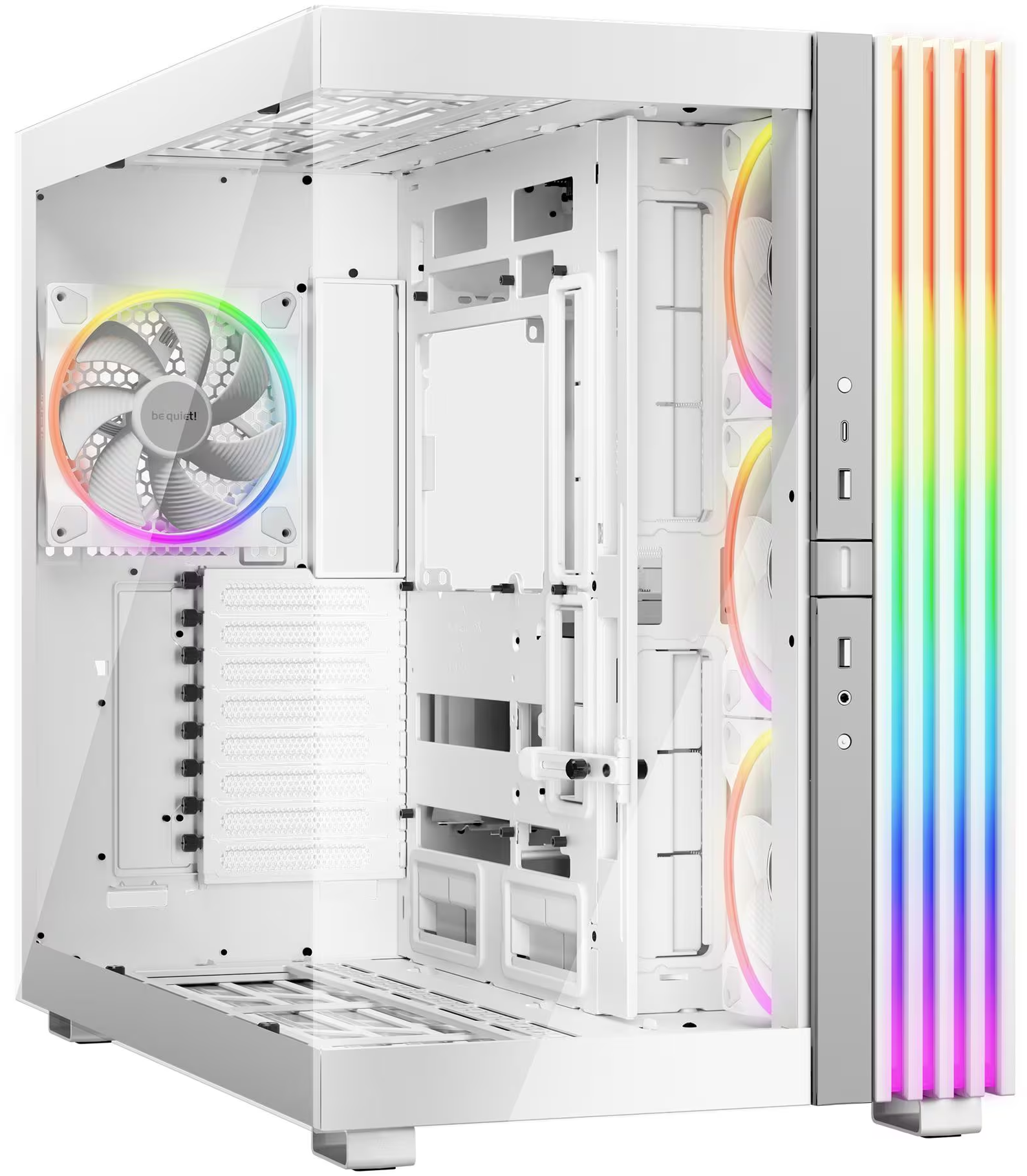 Weißes Computergehäuse mit Lüftern und RGB-Beleuchtung. Klare Platte an der Seite. Lüfter haben Regenbogenlichteffekt.