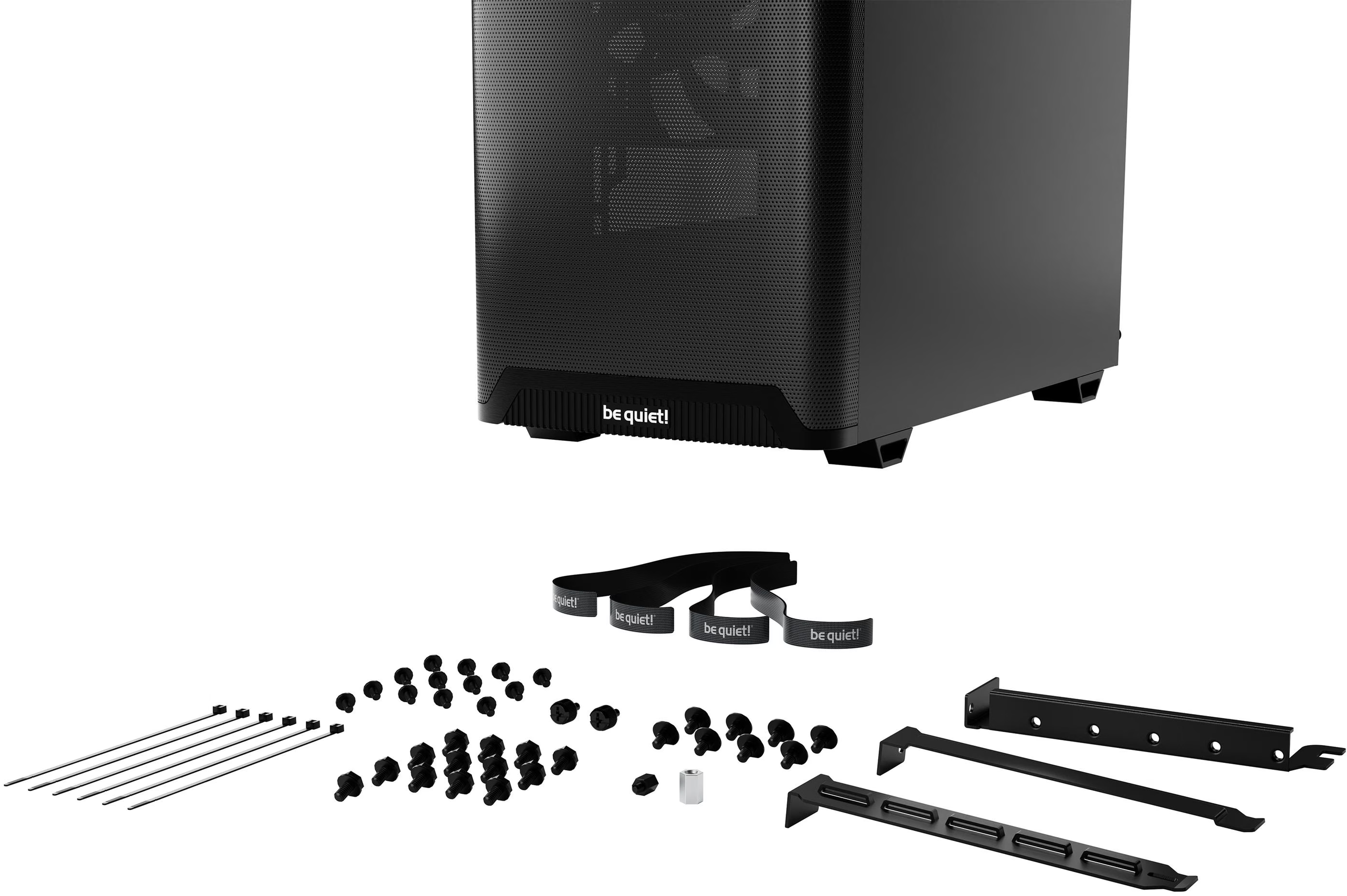 Boîtier d'ordinateur noir avec accessoires. Comprend vis, sangles et supports pour l'assemblage sur fond blanc.