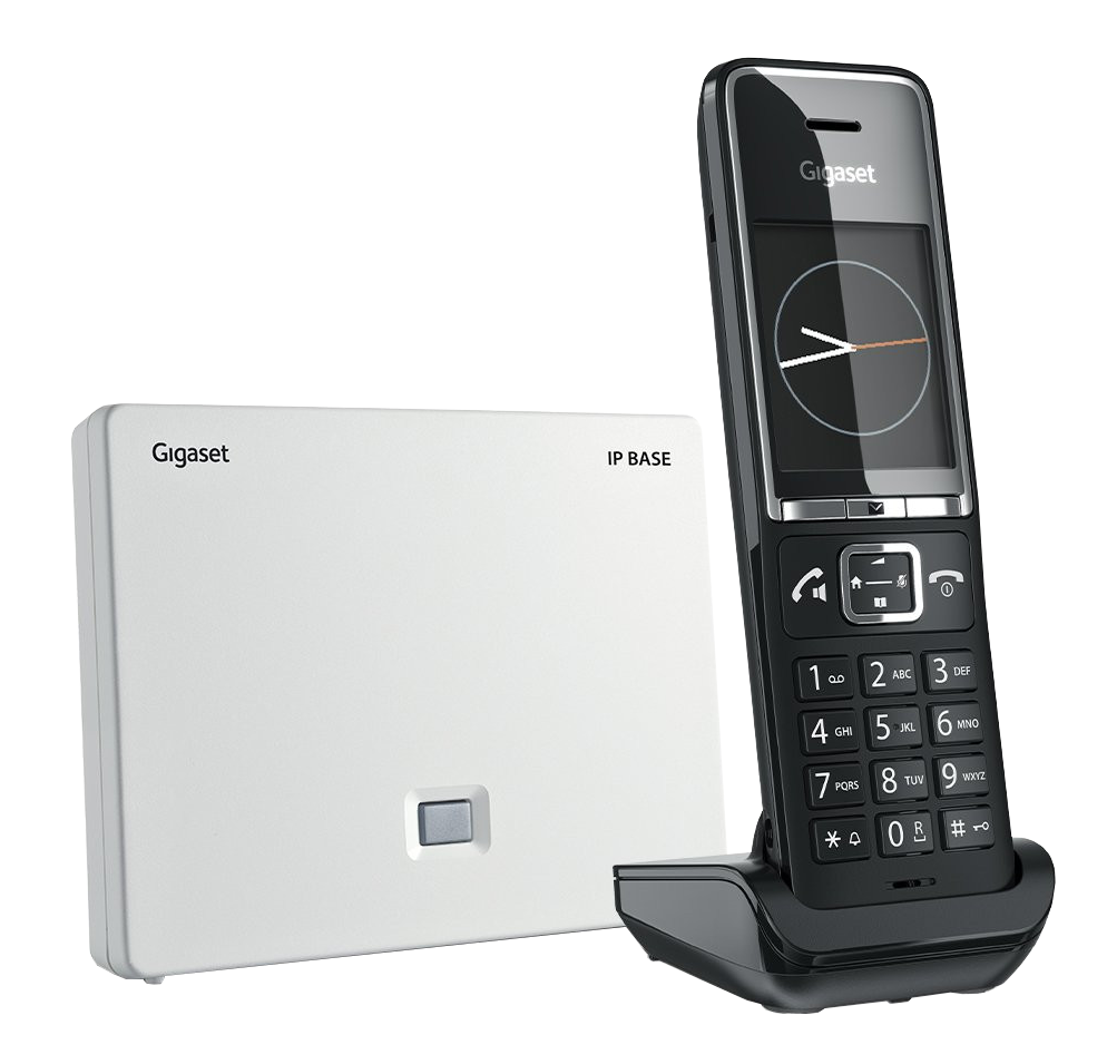 Czarny telefon Gigaset na czarnej podstawie stoi obok białej bazy IP. Telefon wyświetla zegar. Baza ma przycisk.