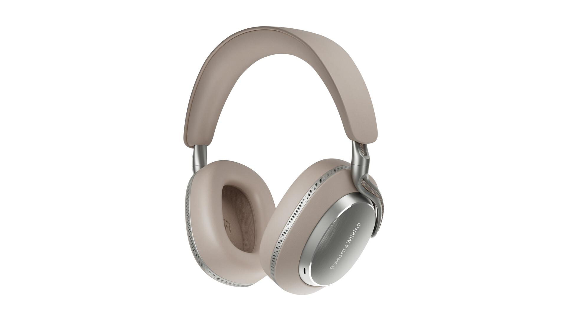 Beige Kopfhörer mit silbernen Akzenten und dem Text 'Bowers & Wilkins' auf der Seite, vor weißem Hintergrund.