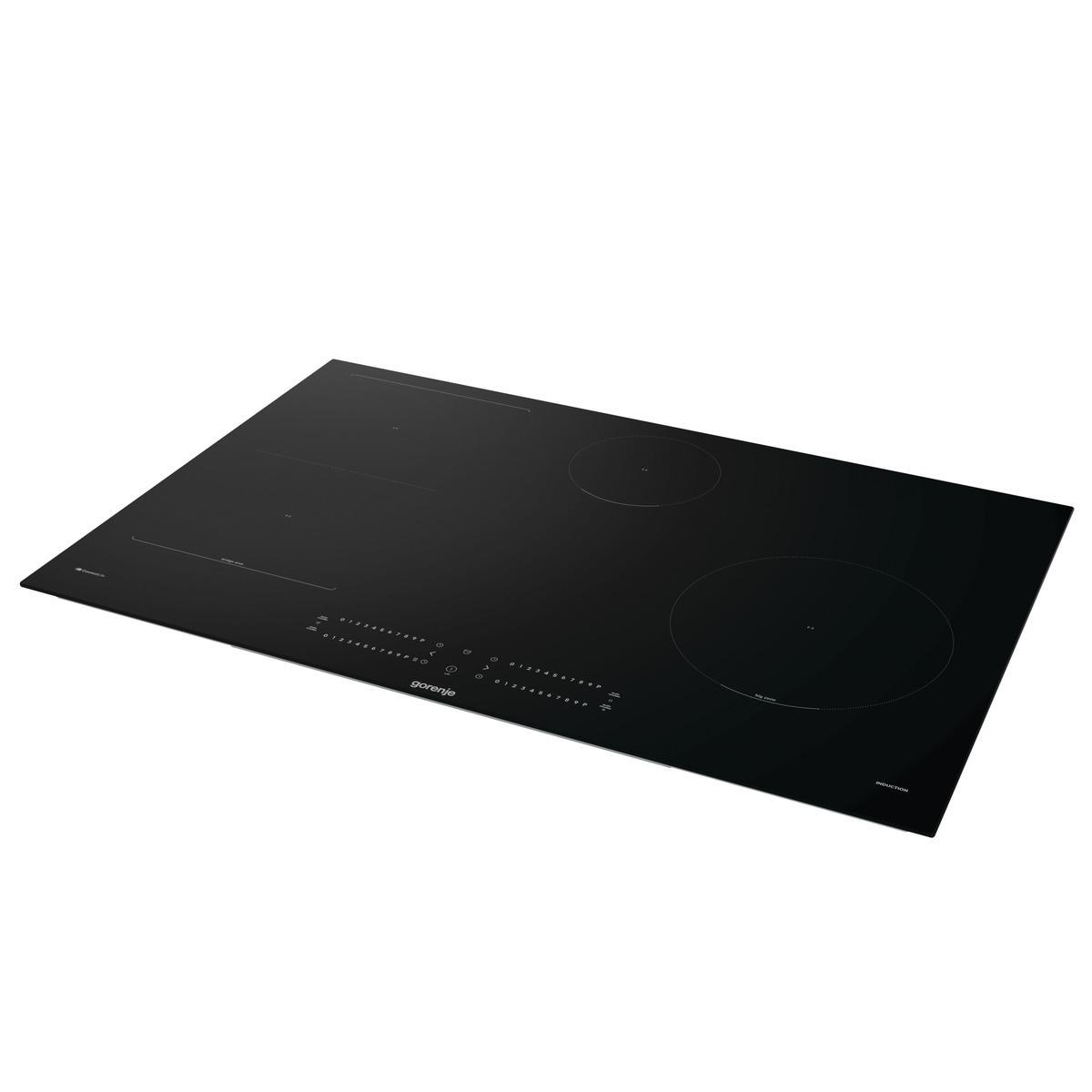 Ein schwarzes Gorenje Induktionskochfeld wird angezeigt. Es hat vier Kochzonen und Touch-Bedienelemente. Der Hintergrund ist weiß.