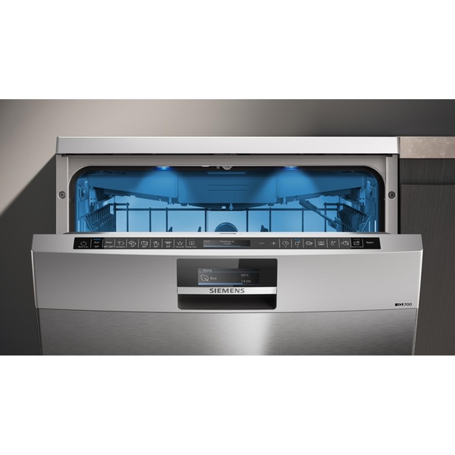 Lave-vaisselle ouvert avec lumière intérieure bleue. L'avant est en acier inoxydable avec un panneau de commande et le logo Siemens.