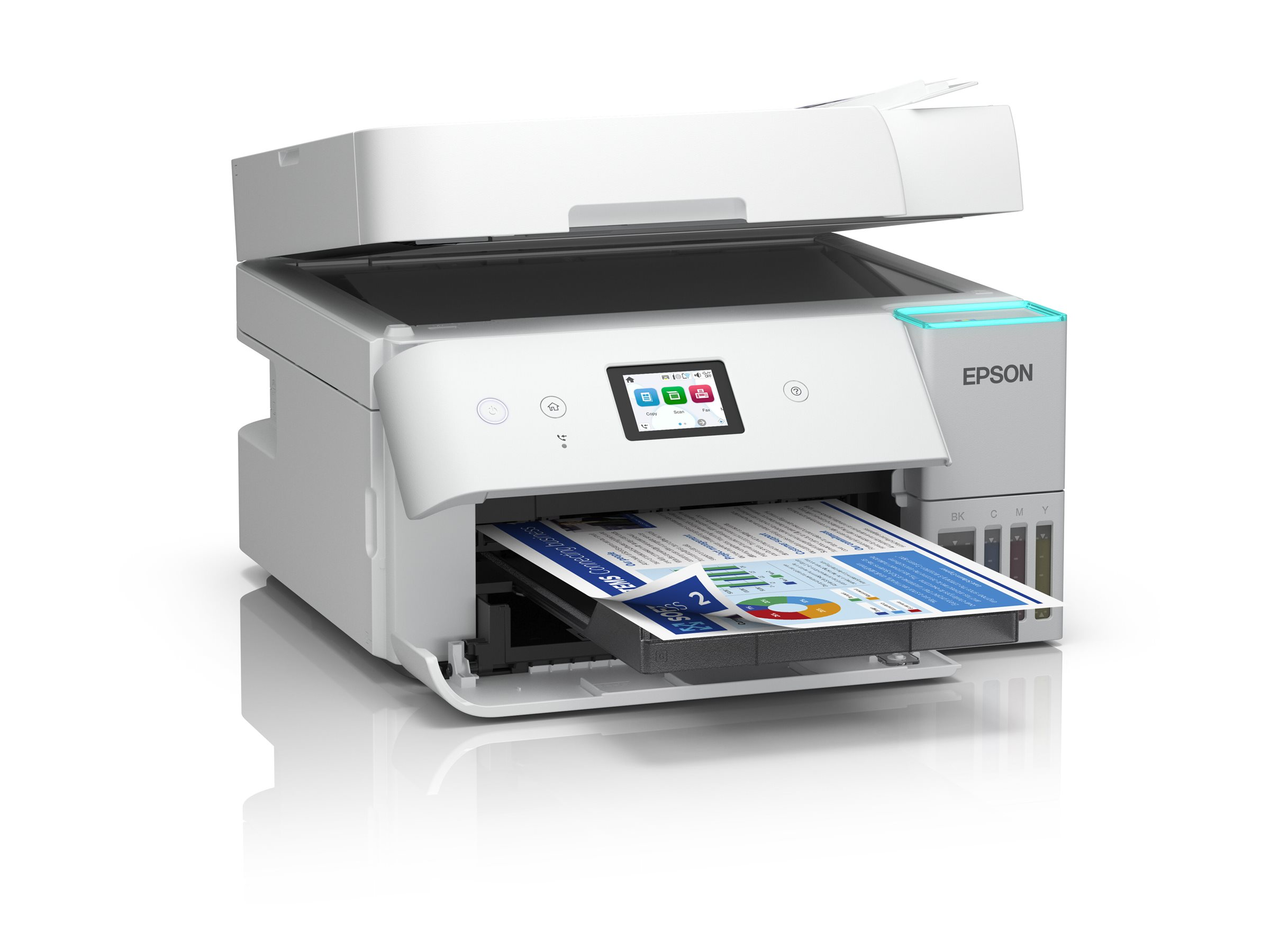 Una stampante Epson bianca con la parte superiore aperta. Esce un documento stampato. È visibile uno schermo con pulsanti.