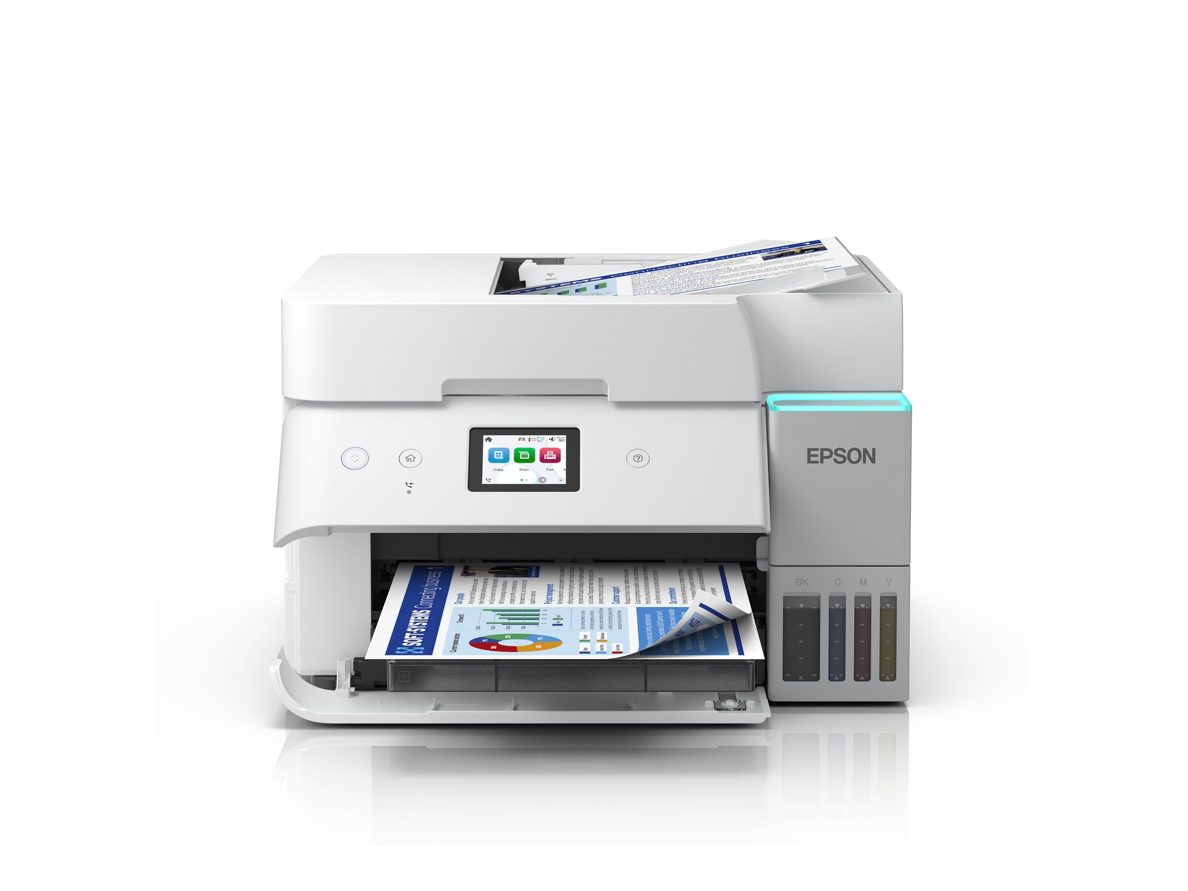 Una stampante Epson bianca con un documento nel vassoio di uscita. Ha uno schermo e serbatoi d'inchiostro.