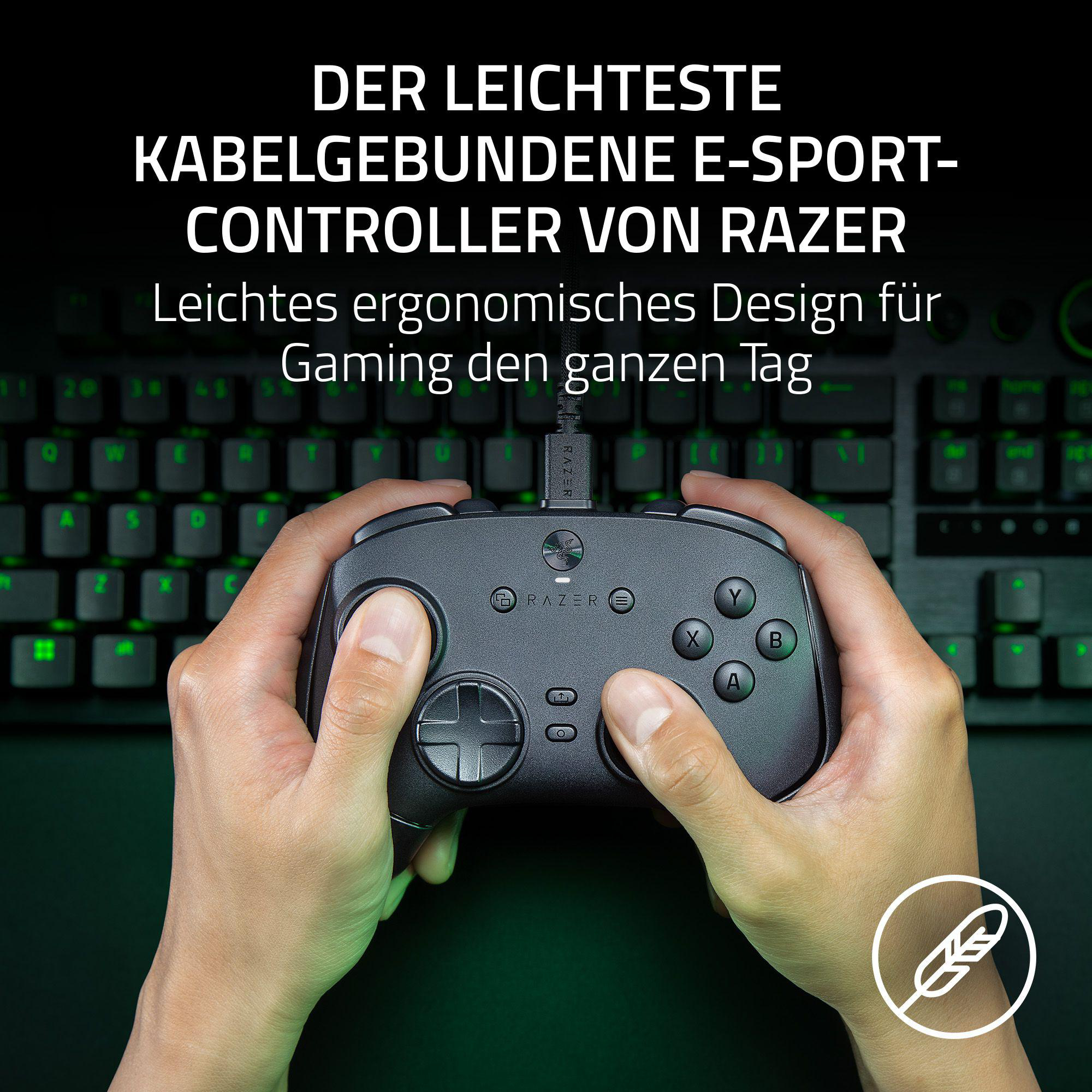 Hände halten einen schwarzen Razer-Controller über einer hintergrundbeleuchteten Tastatur. Text: Der leichteste E-Sport-Controller.