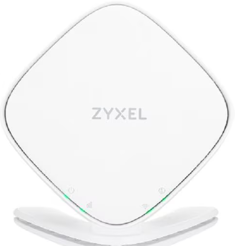 Un routeur Zyxel blanc en forme de losange. Il possède des voyants verts et un socle.