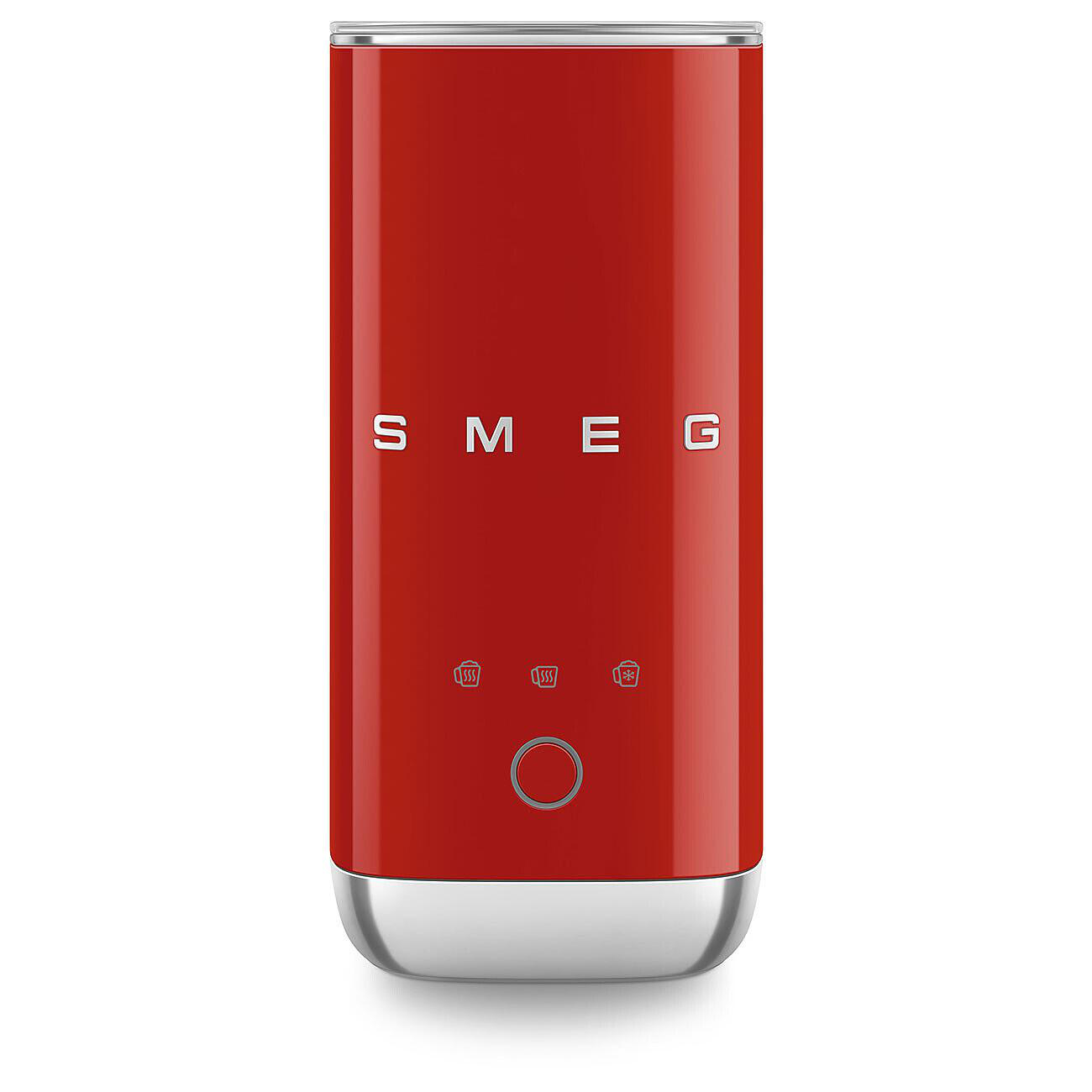 Ein roter Smeg-Toaster. Er hat einen silbernen Boden und eine silberne Oberseite. Auf ihm steht das Wort SMEG. Es gibt Symbole und einen Knopf.