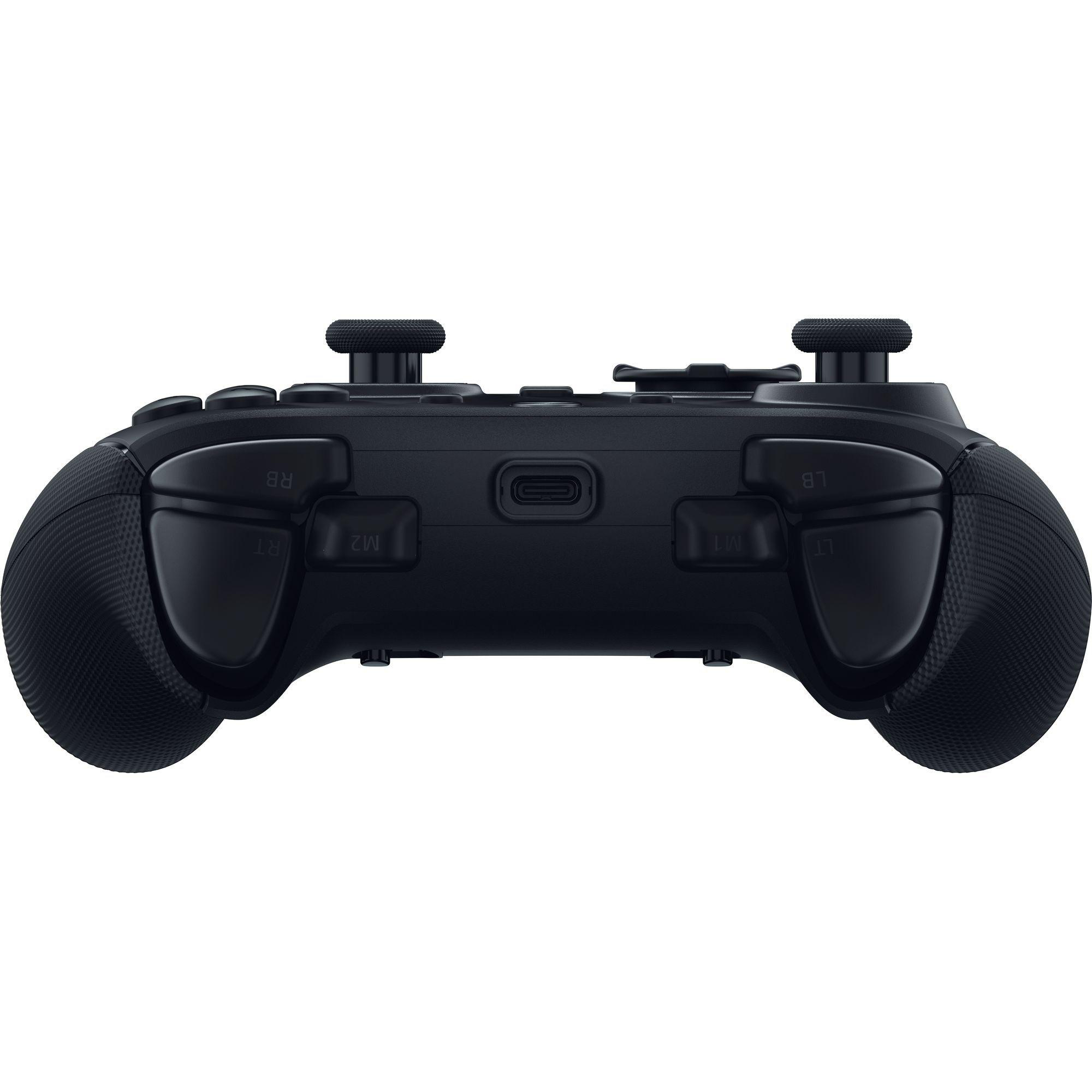 Ein schwarzer Gaming-Controller ist zentriert. Er hat Knöpfe und Griffe. Joysticks sind oben. USB-C-Anschluss sichtbar.