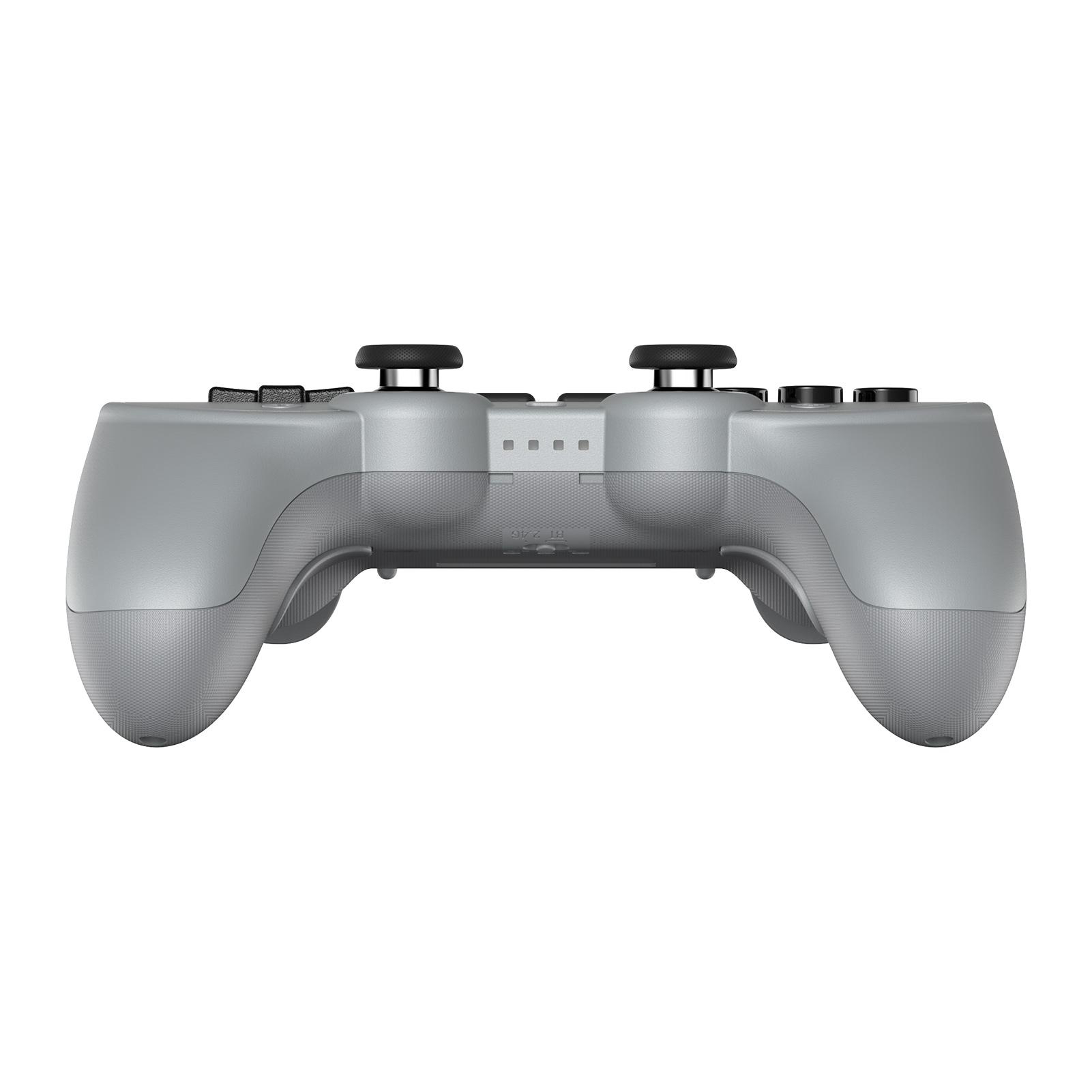 Ein grauer Gamecontroller mit schwarzen Joysticks und Tasten, von unten vor weißem Hintergrund gesehen.
