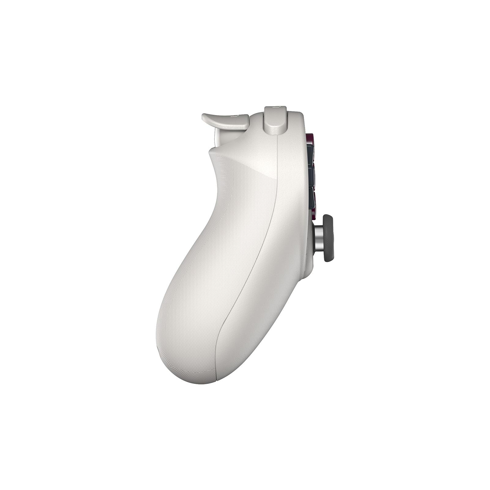 Seitenansicht eines weißen Gamecontrollers. Der Controller befindet sich auf weißem Hintergrund.
