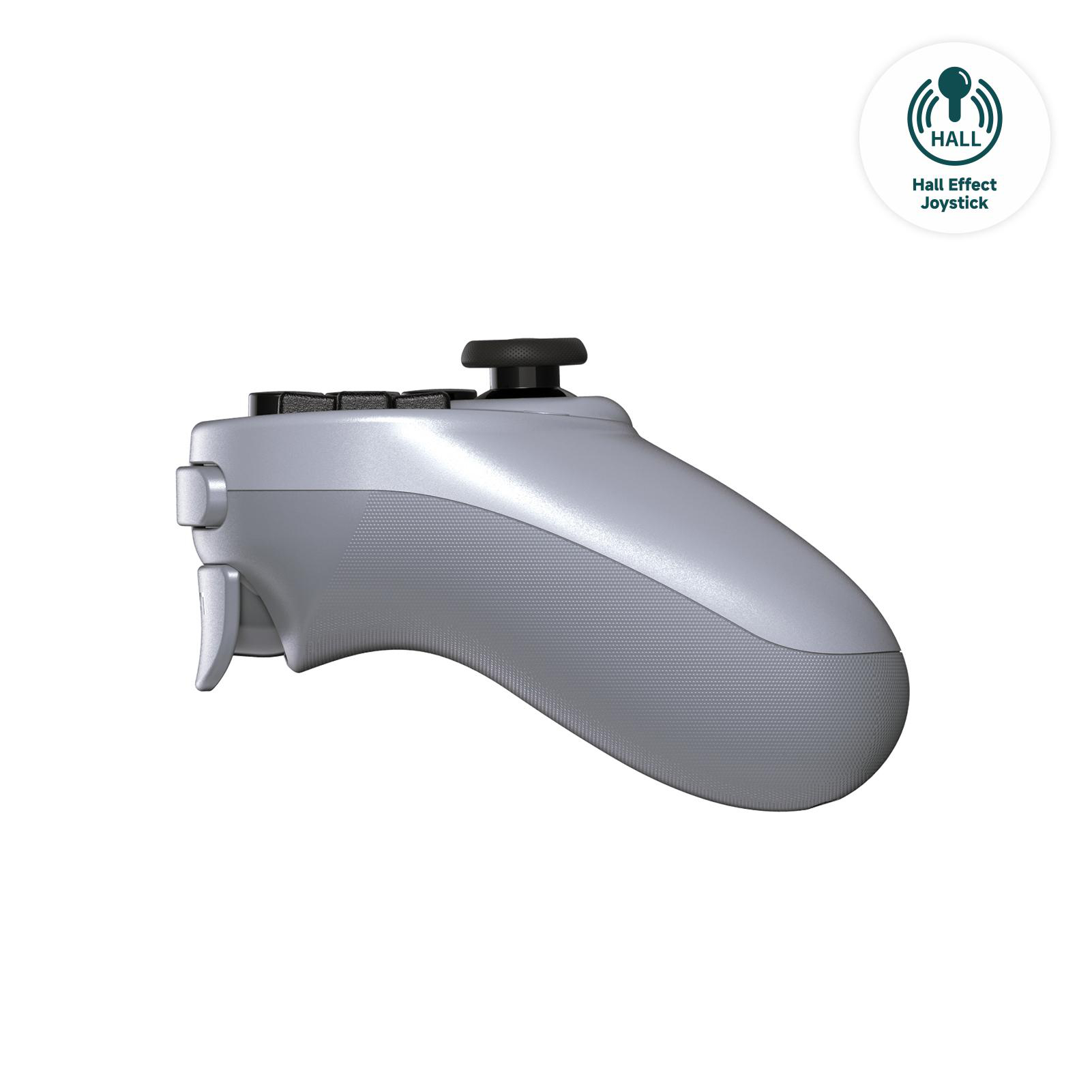 Ein silberner Gamecontroller auf weißem Hintergrund. Er hat Tasten und einen Joystick. Ein Logo befindet sich oben rechts.