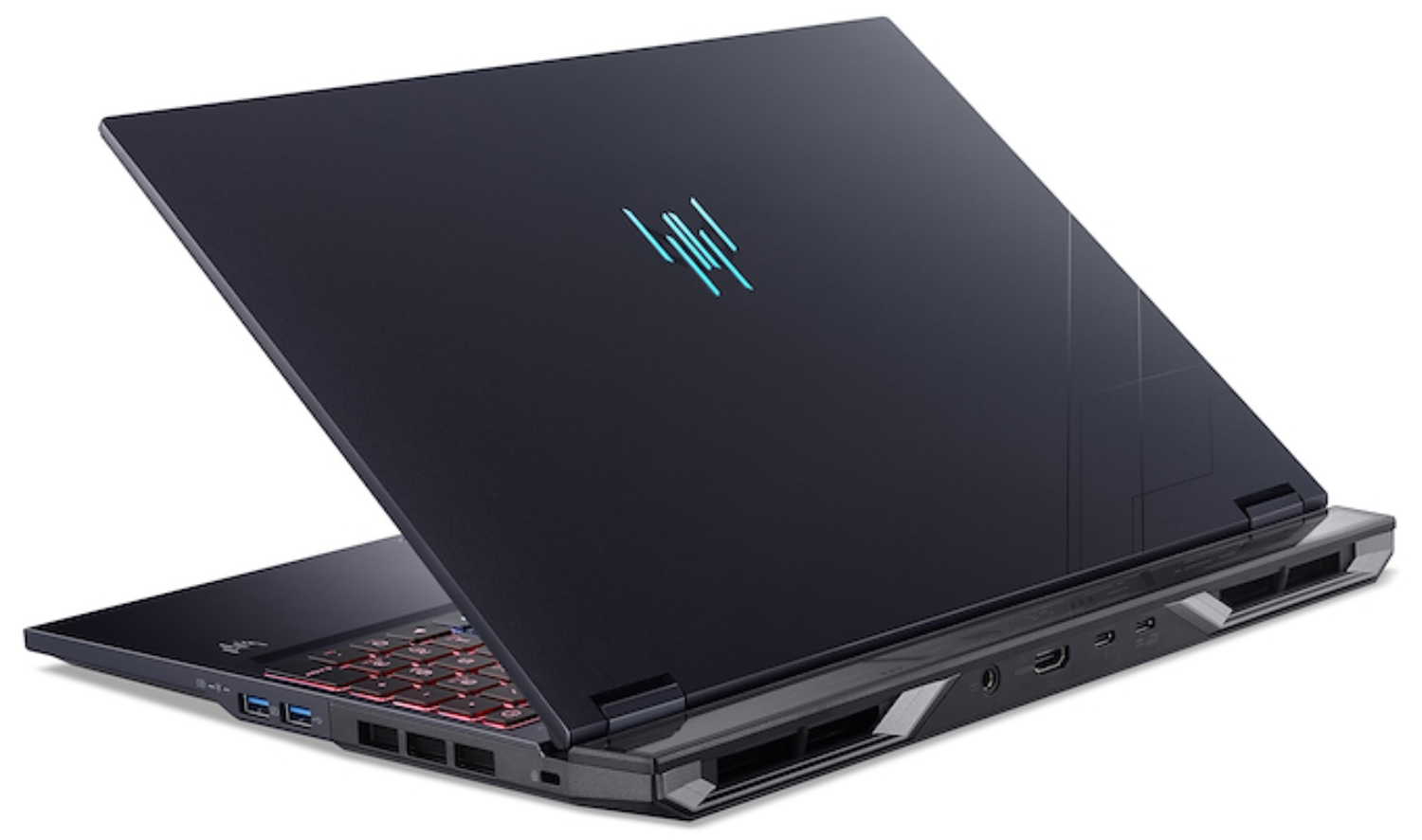 Portátil oscuro, abierto, mostrando teclado con luces rojas, logotipo azul arriba. Vista en ángulo, fondo blanco.