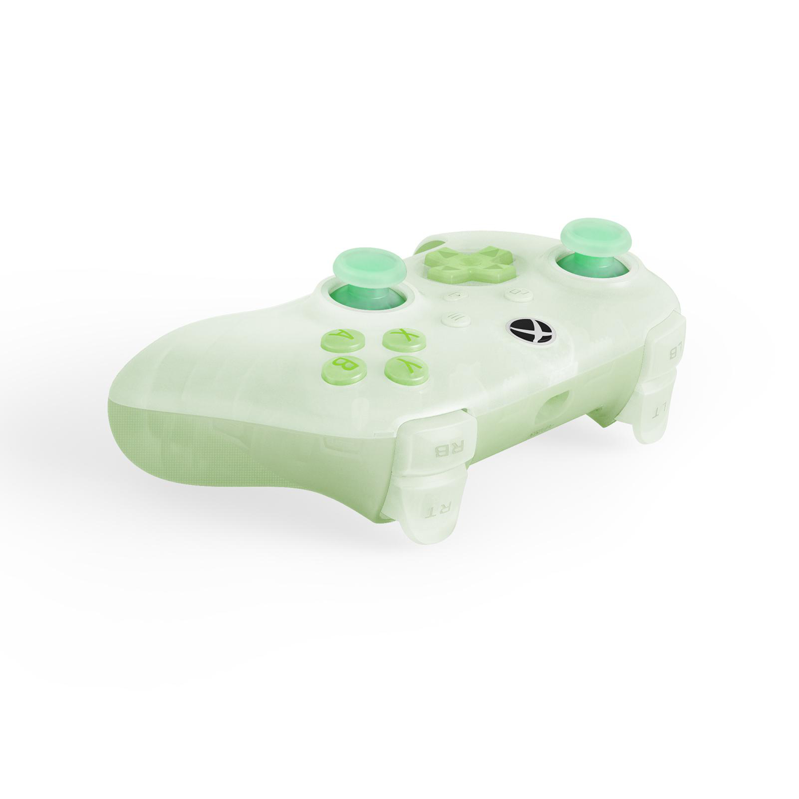 Ein hellgrüner Xbox-Controller mit grünen Knöpfen und Joysticks, vor weißem Hintergrund.