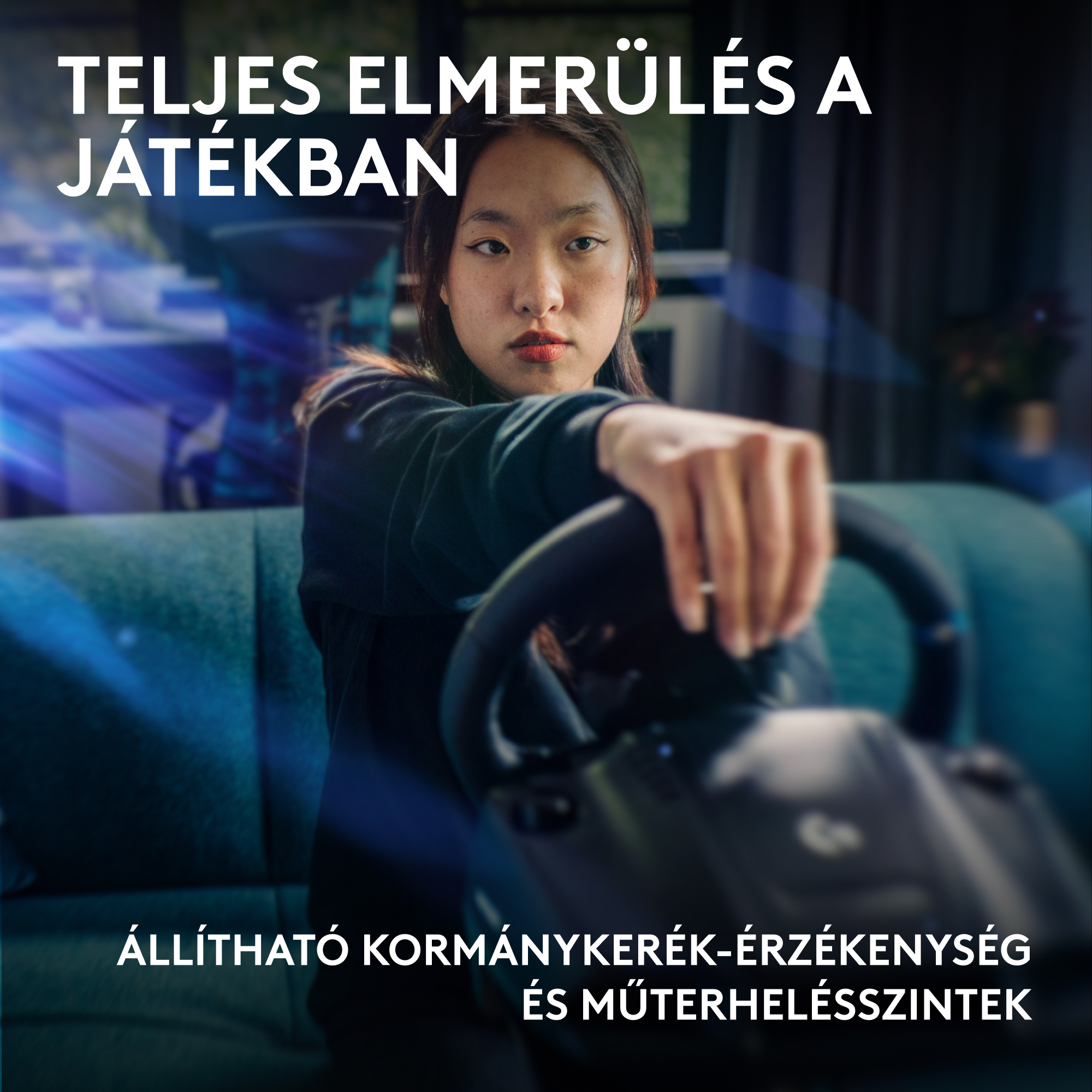 Egy nő kormánykereket tart. A szöveg: 'Teljes elmerülés a játékban' és 'Állítható kormánykerék-érzékenység'.