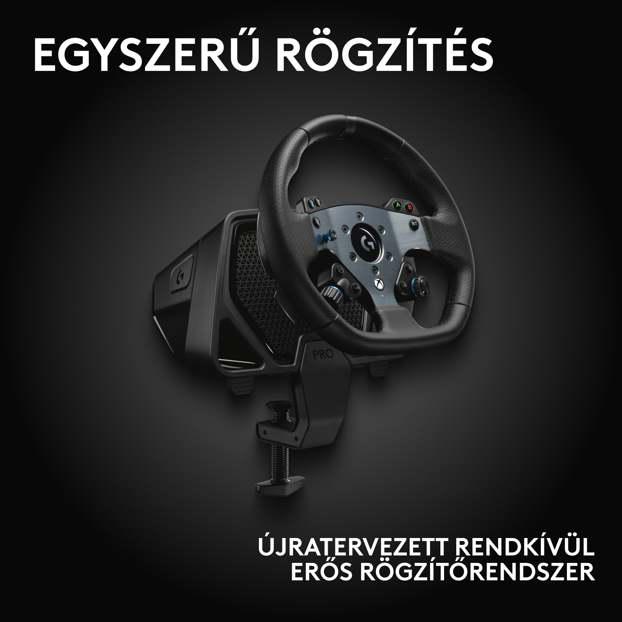 Egy fekete versenykormány ezüst középpel fekete talapzatra szerelve. Felül a 'EGYSERŰ RÖGZÍTÉS' felirat látható.