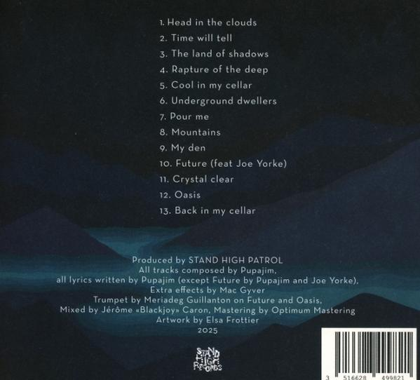Albumcover mit dunkelblauem Hintergrund und Titeln. Enthält Credits und einen Barcode unten.