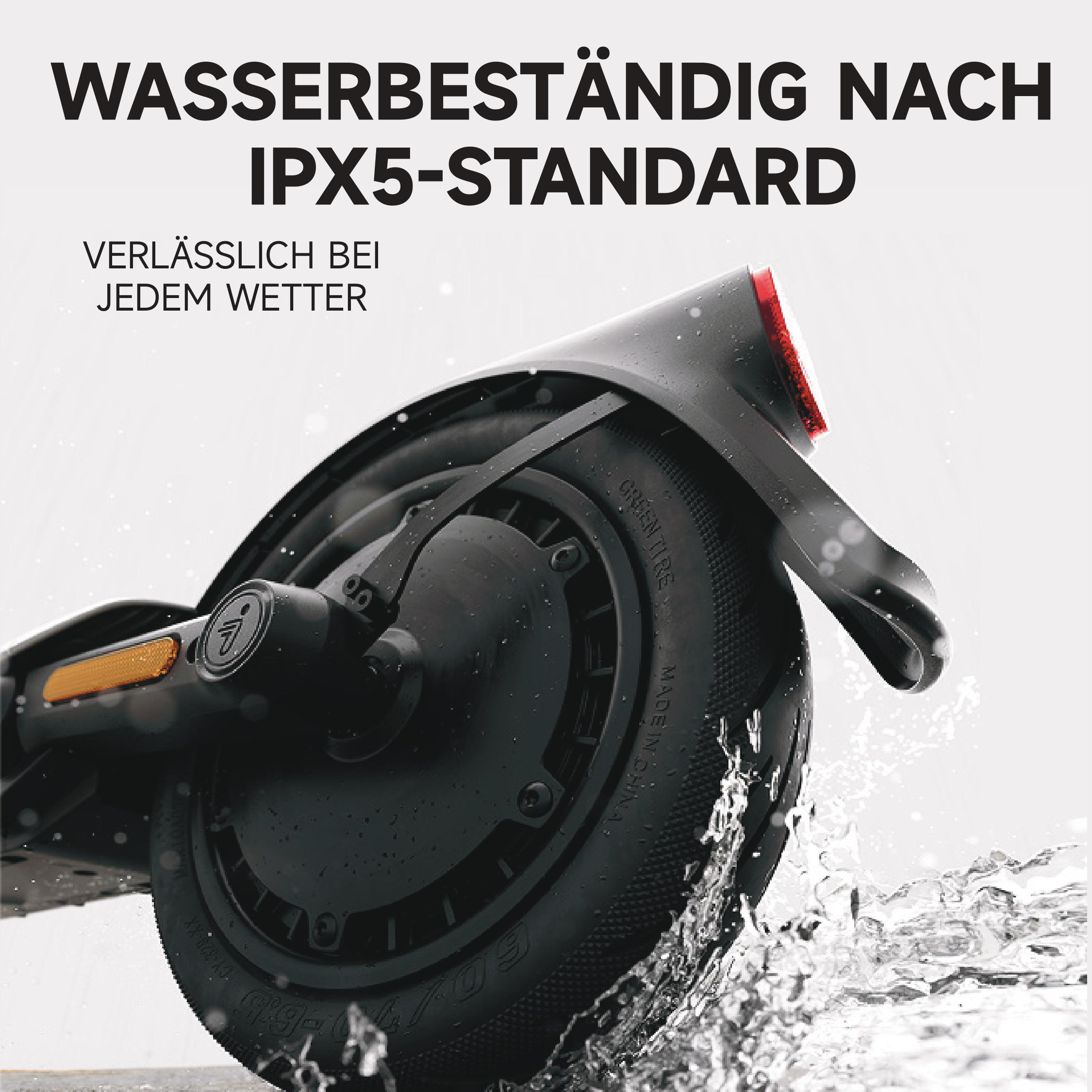 Schwarzes Rollerrad im Wasser, IPX5 wasserdicht. Text: 'Wasserdicht nach IPX5-Standard, zuverlässig bei jedem Wetter'.