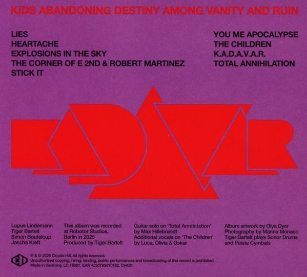 Albumcover: Rote geometrische Formen auf lila Hintergrund. Text listet Band- und Songnamen, Credits und Copyright-Informationen.