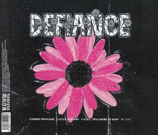 Albumcover: Defiance-Titel mit Blumenakzenten, große rosa Gänseblümchen mit schwarzem Zentrum auf schwarzem Hintergrund.