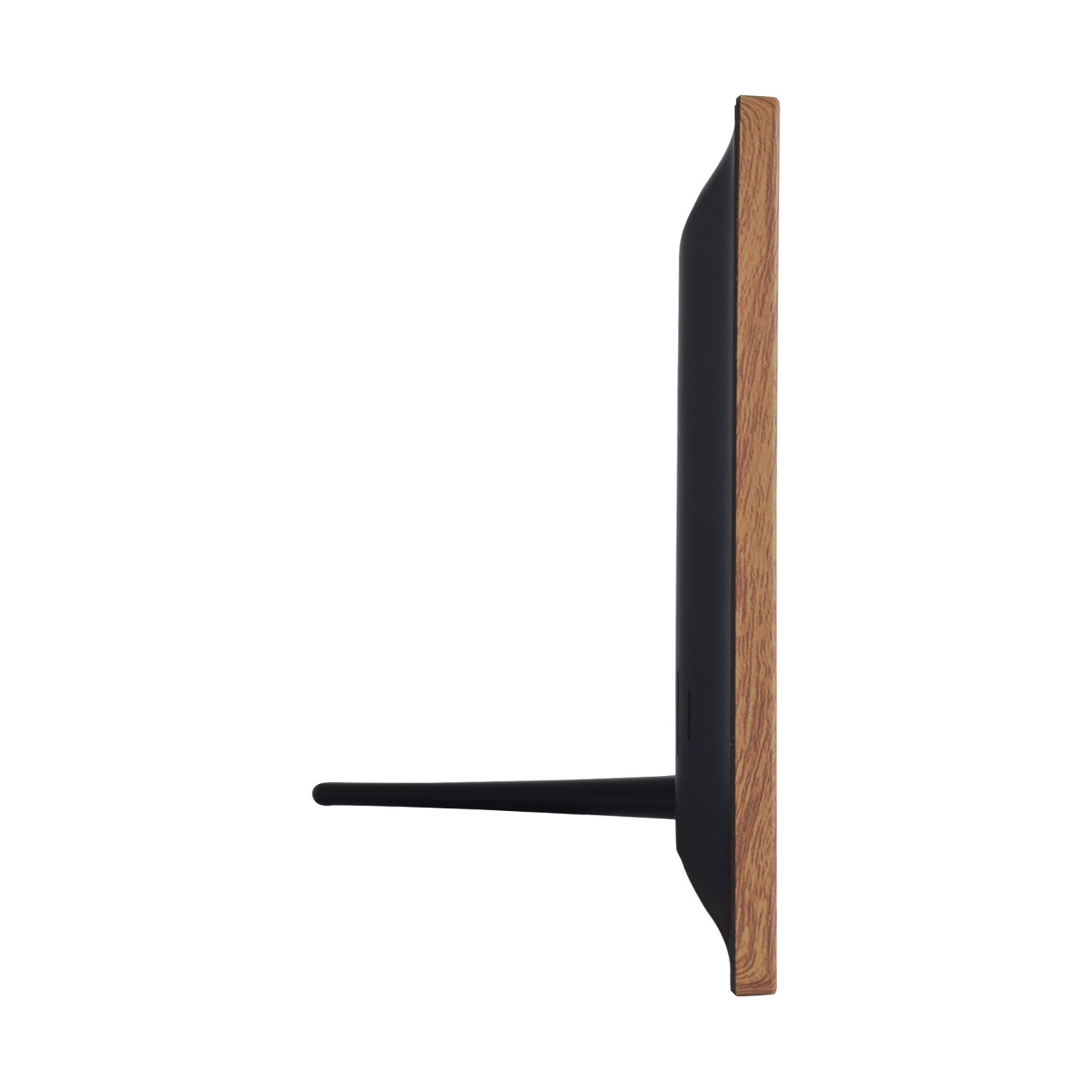Vista laterale di un monitor nero con cornice in legno e supporto nero, su sfondo bianco.