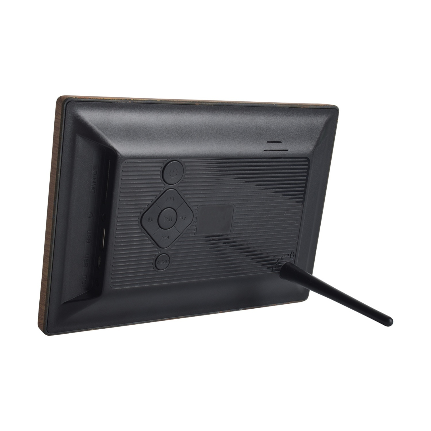 Il retro di una cornice digitale. È nero con finiture in legno marrone. Sono visibili pulsanti e porte e ha un supporto.