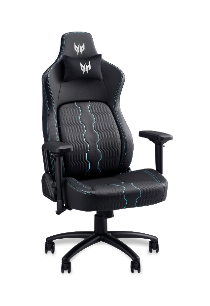 Schwarzer Gaming-Stuhl mit blauen Nähten und Logo. Mit Kopfstütze, Lendenwirbelstütze, Armlehnen und einem Fünf-Rollen-Fuß auf dunklem Hintergrund.