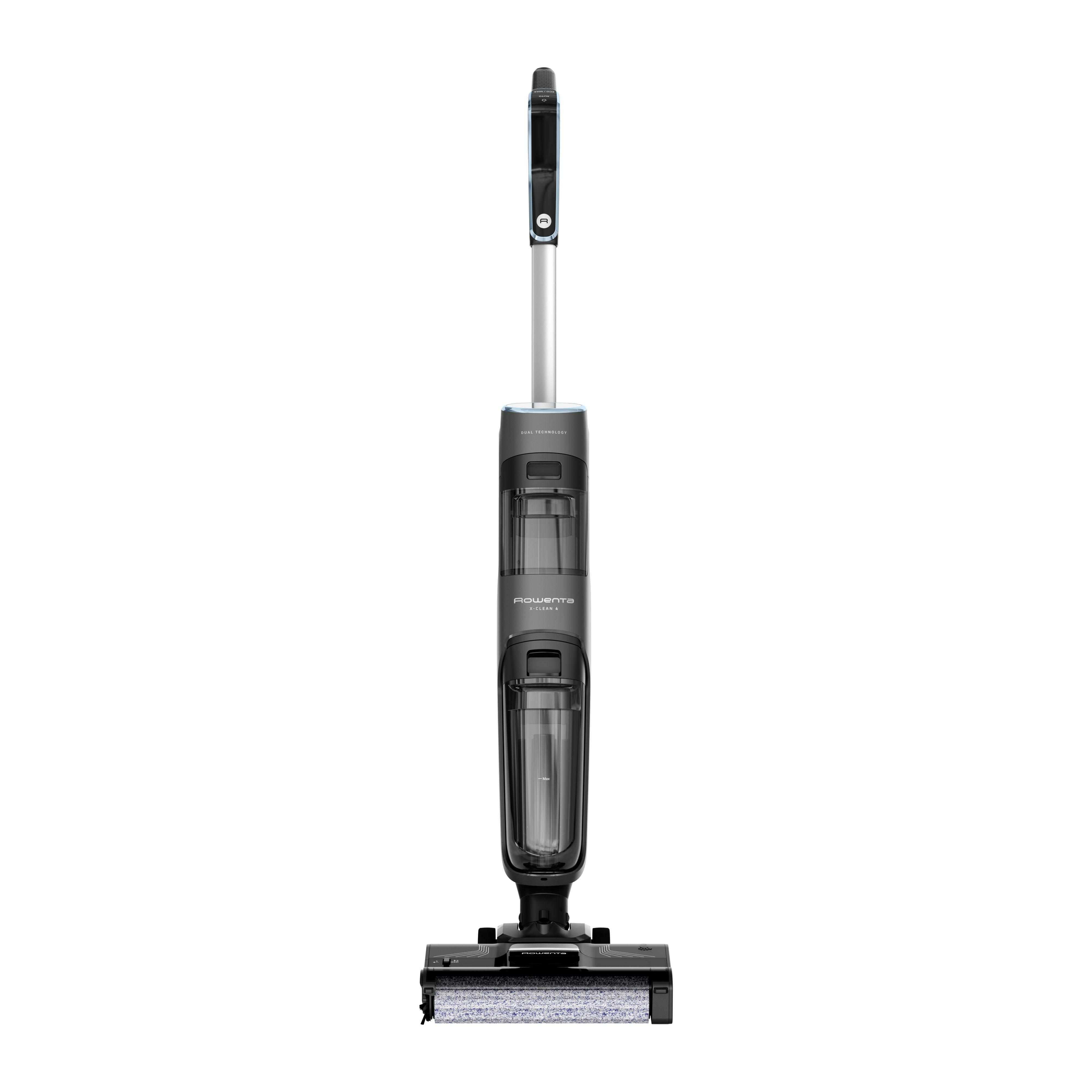 Ein Rowenta X-Clean 4 Staubsauger vor weißem Hintergrund. Er ist grau und schwarz mit einem Bürstenkopf und Wassertank.