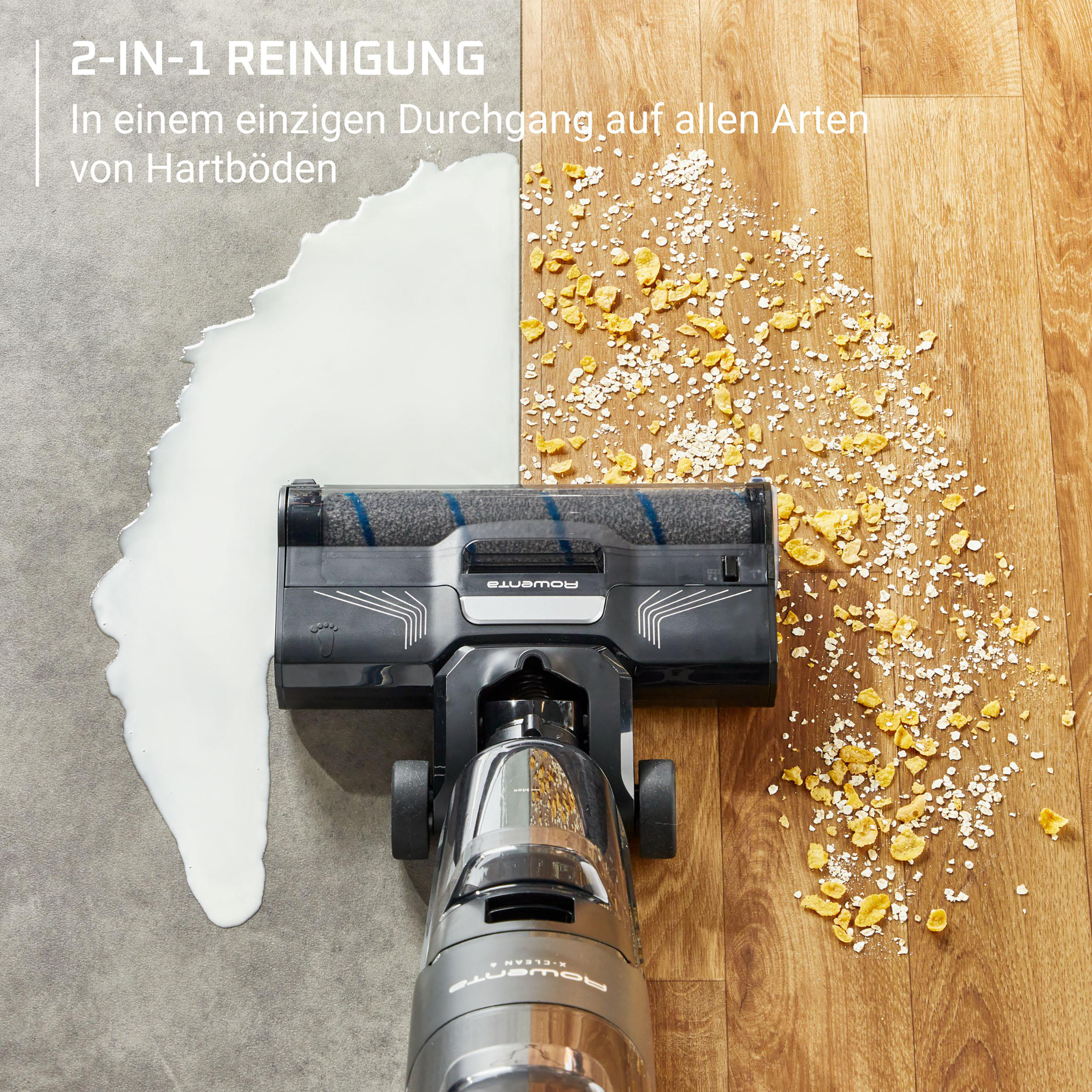 Ein Staubsauger reinigt einen Boden mit Verschüttungen und Ablagerungen. Der Boden ist in zwei Bereiche aufgeteilt, sauber und schmutzig.