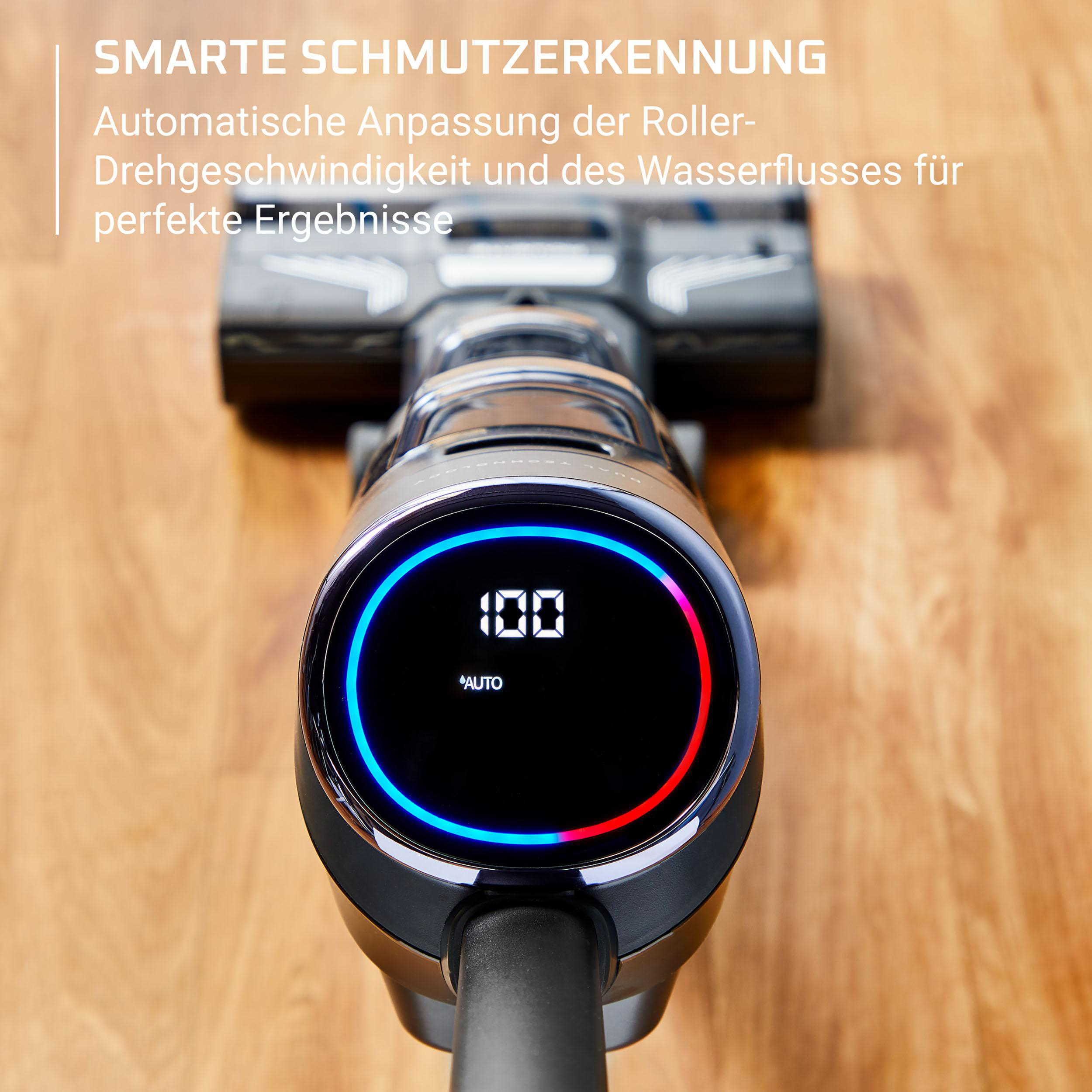 Nahaufnahme des Staubsaugerdisplays. Es zeigt 100, einen blau-roten Ring und 'AUTO'.