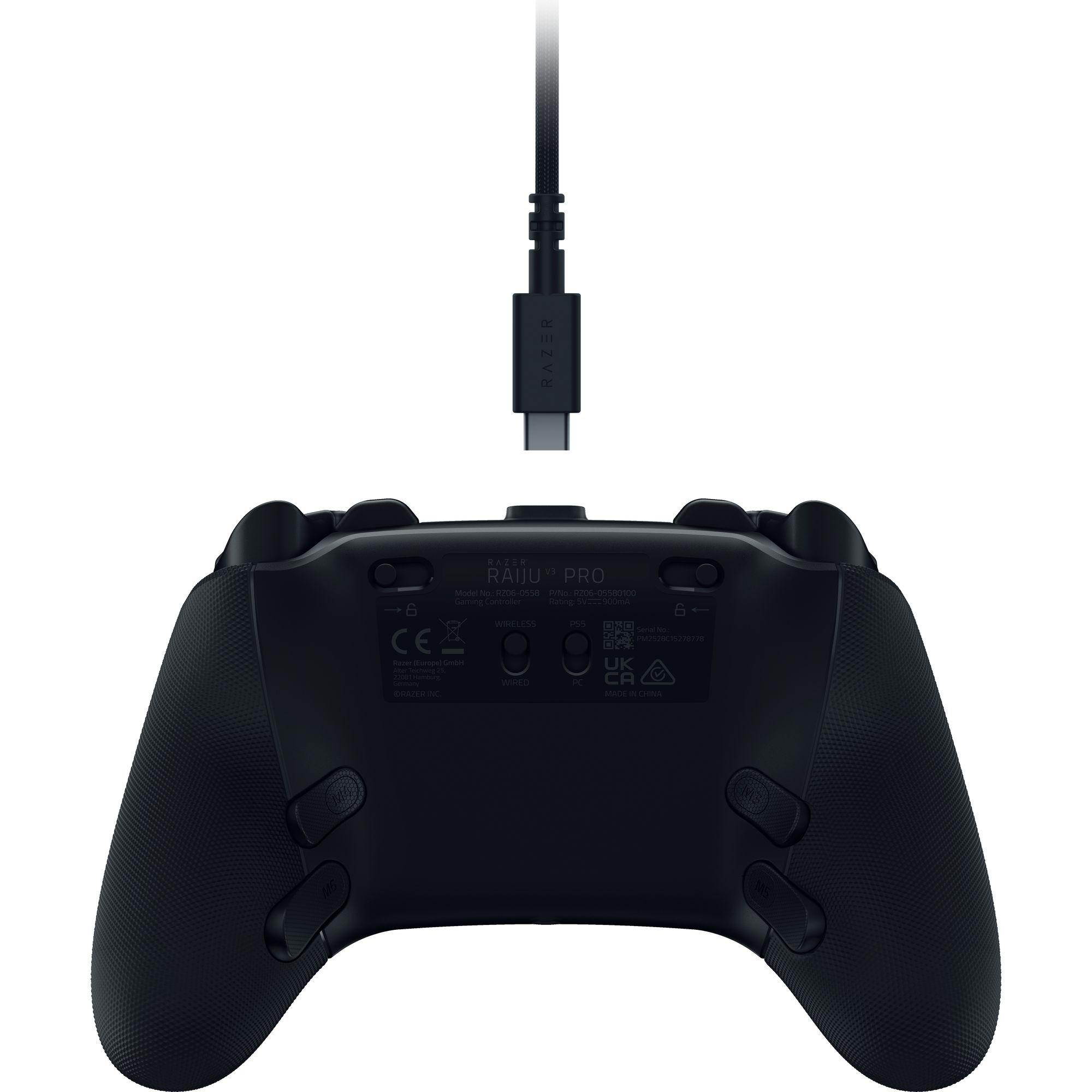 Schwarzer Razer Raiju Pro Controller mit USB-C-Kabel. Der Controller hat Knöpfe und Logos und befindet sich auf weißem Hintergrund.