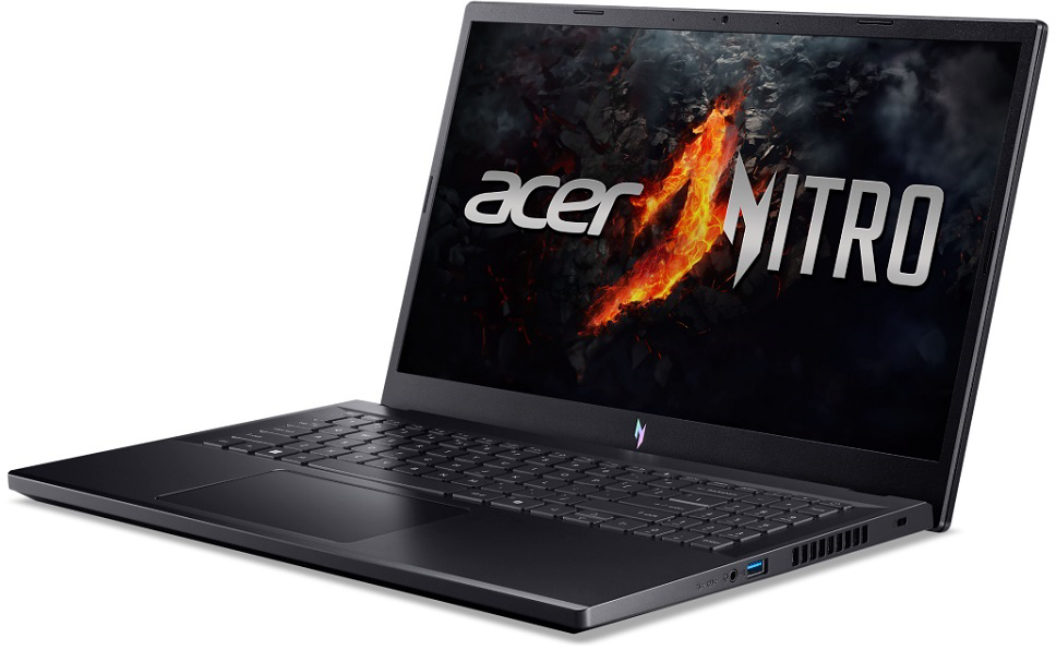 Fekete Acer Nitro laptop fehér háttérrel. A képernyőn az Acer Nitro logó látható lángmintával.