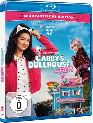 Blu-ray-Cover für den Film Gabby's Dollhouse. Es zeigt ein Mädchen mit Katzenohren, ein Puppenhaus und andere Charaktere auf blauem Hintergrund.