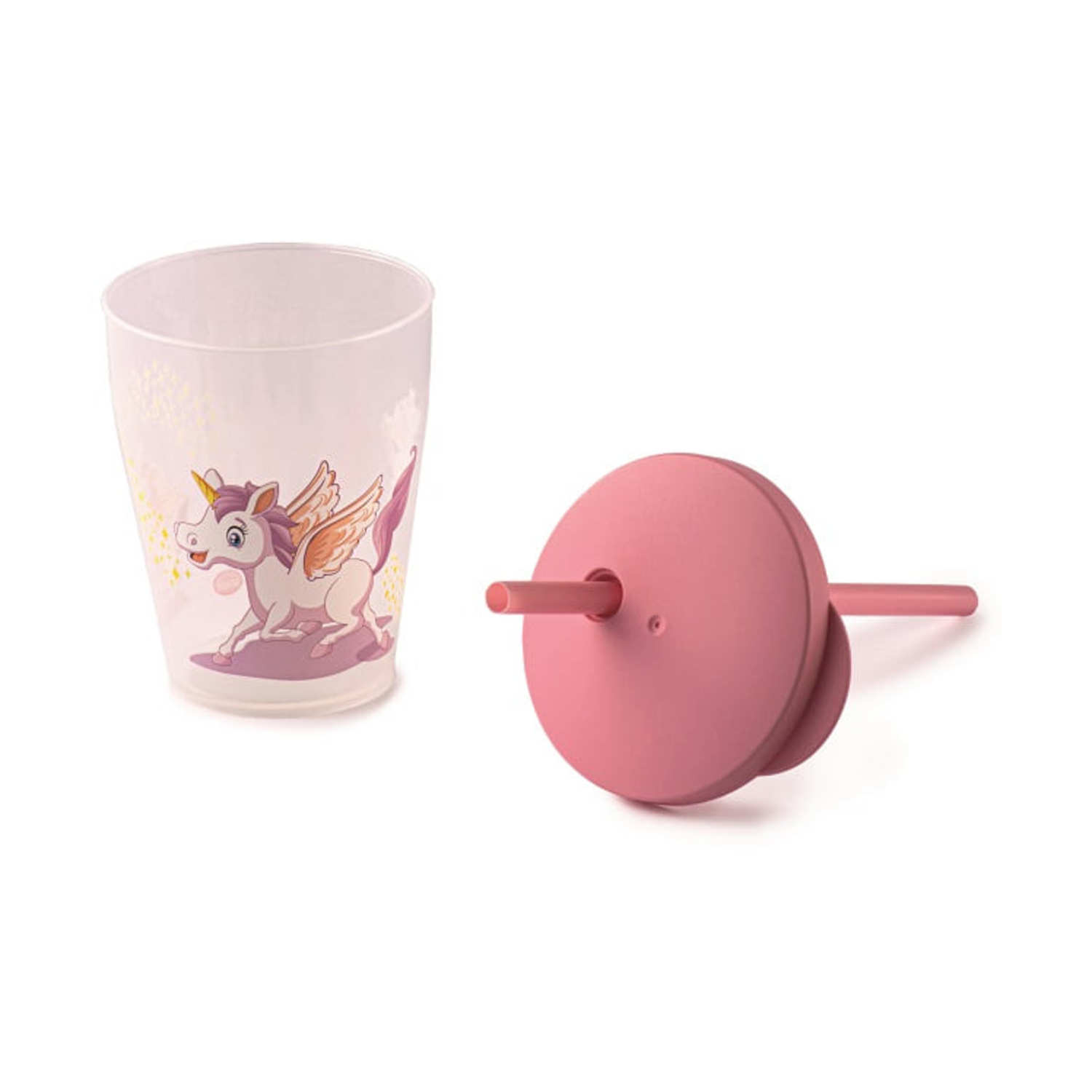 Una tazza trasparente con un design a unicorno e un coperchio rosa con cannuccia su sfondo bianco.