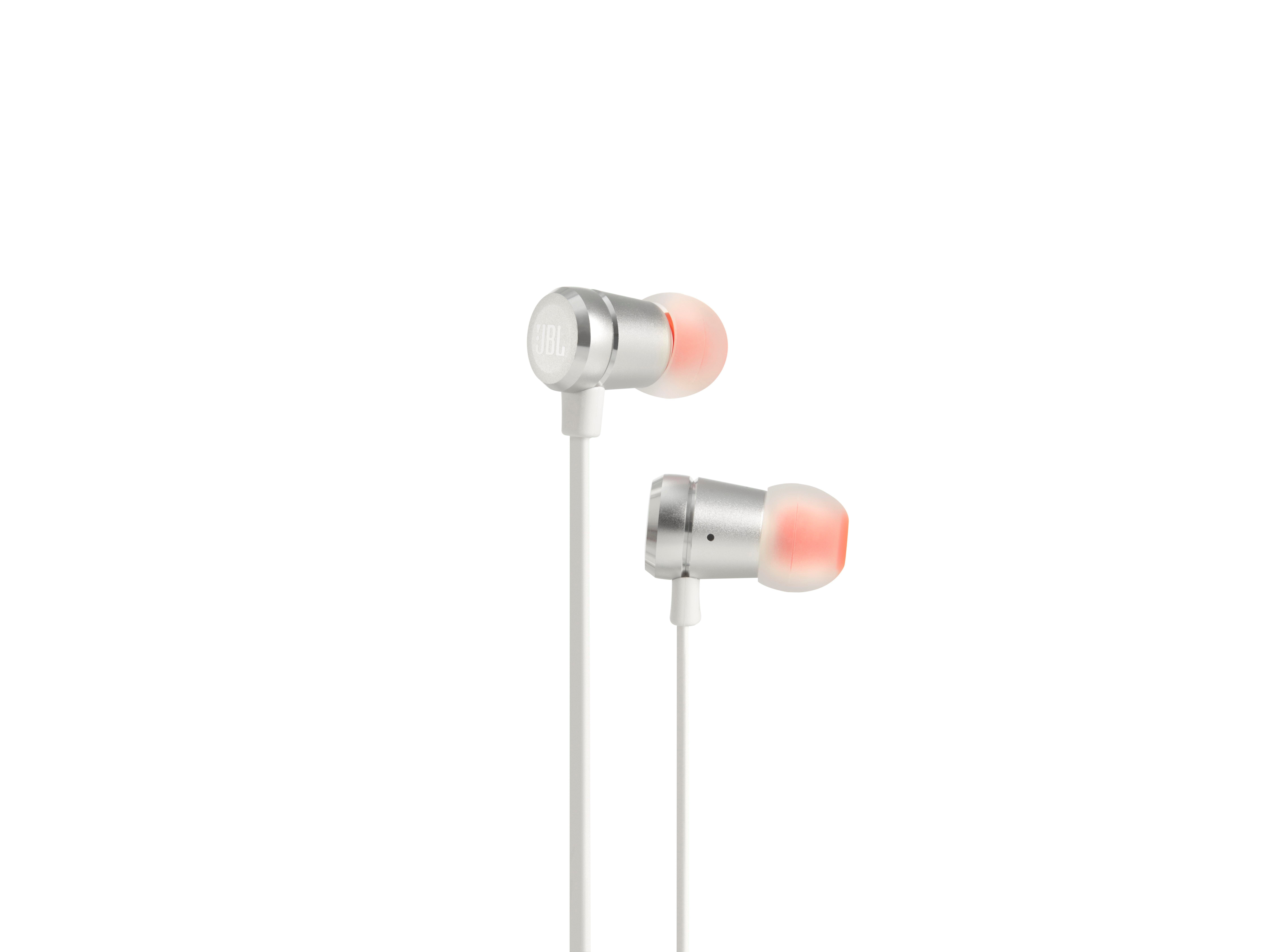Silberne JBL-Ohrhörer mit weißen Kabeln und orangefarbenen Spitzen auf weißem Hintergrund.