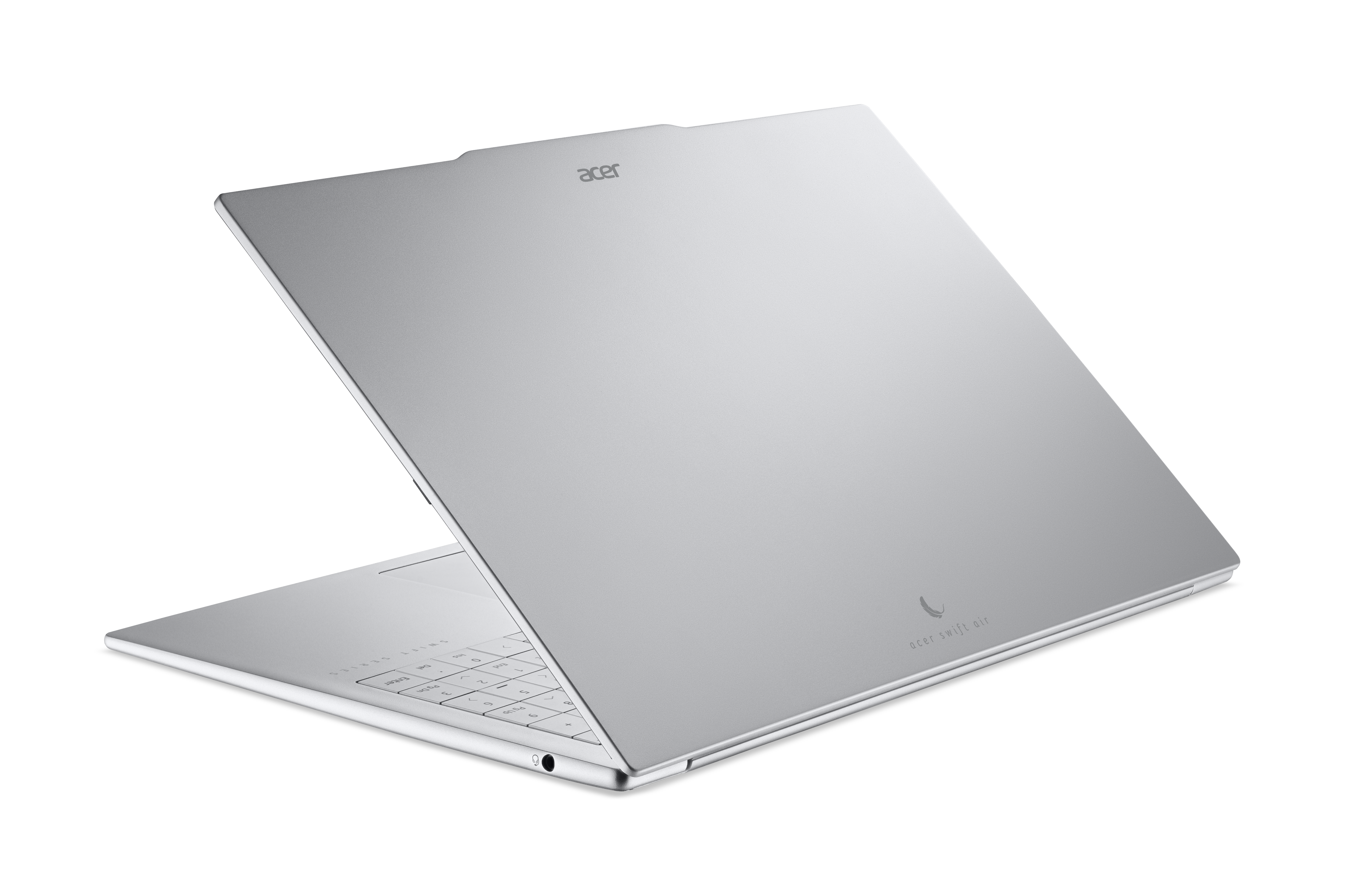 Silberner Acer Swift Air Laptop, teilweise geöffnet, vor schwarzem Hintergrund. Das Acer-Logo ist sichtbar.