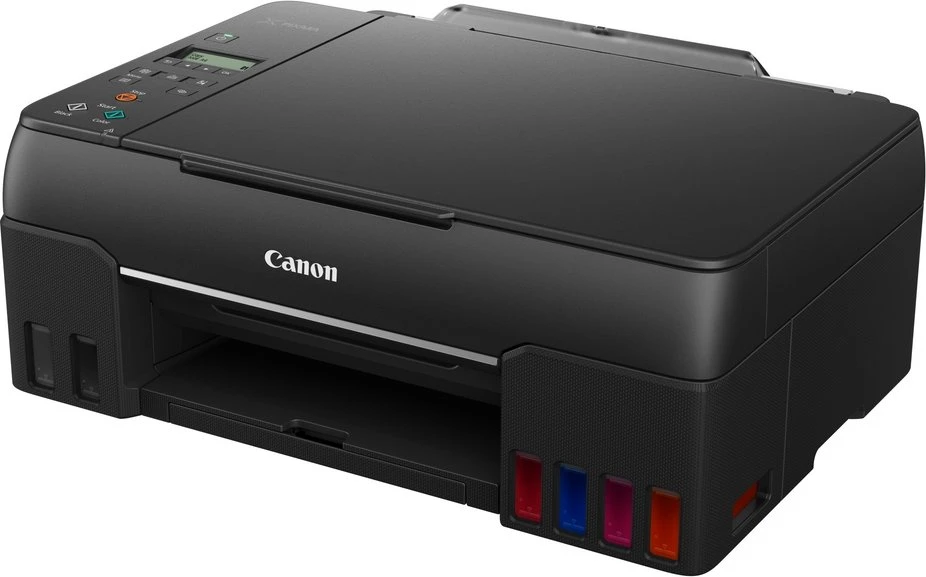 Ein schwarzer Canon-Drucker mit Tintenbehältern. Der Drucker hat ein Bedienfeld und ein Papierfach. Farbtintentanks sind sichtbar.